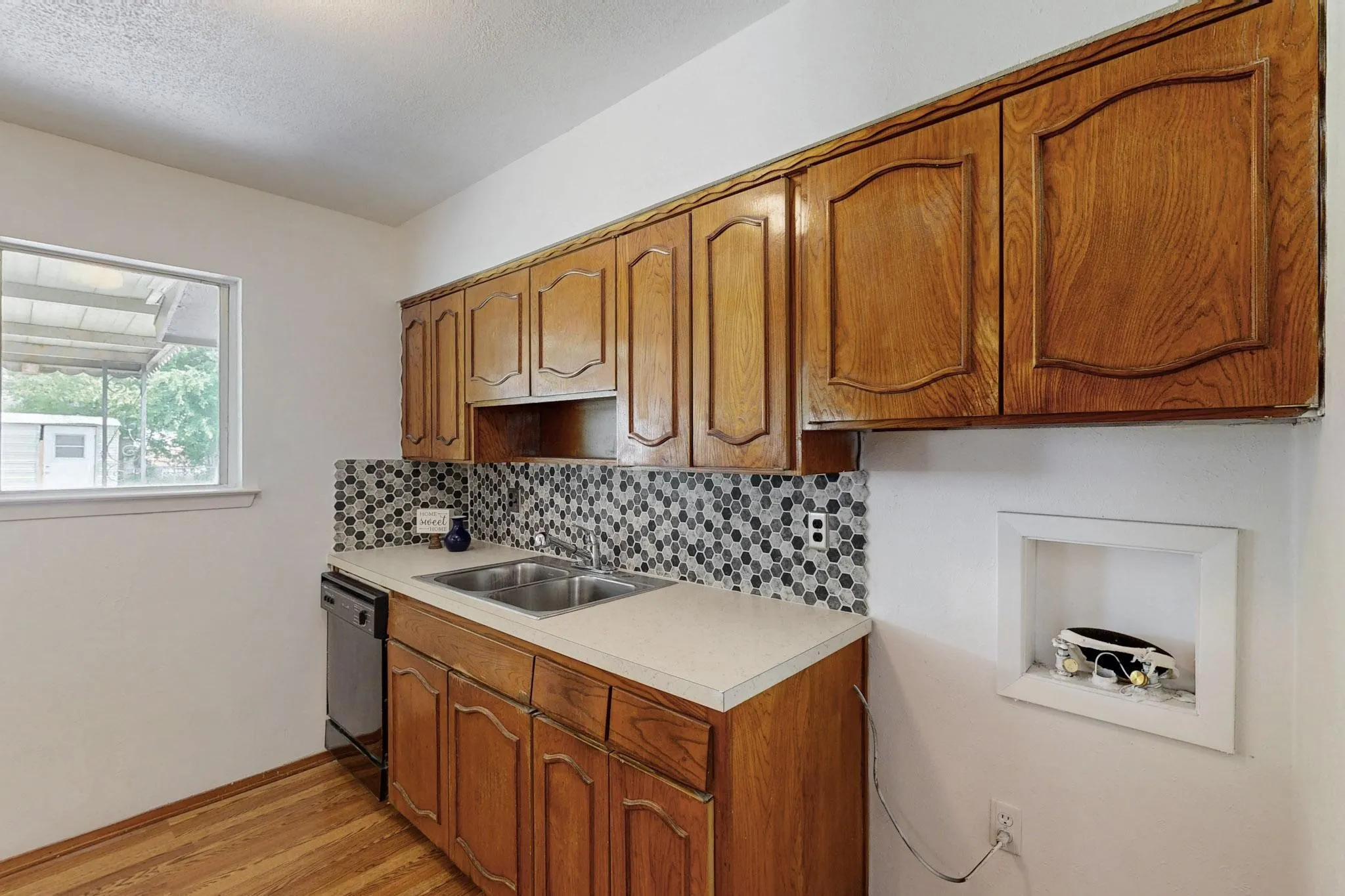 Single Family Residence For Rent in Johnson County , 304 NW Summercrest Boulevard, Burleson, Texas 76028, 2 Bedroom, 2 Bathroom, 1 Garage spaces, 1,080 Sqft, built in 1964, mls#21404260, Real Estate Agent in Burleson, Homes For Rent in Johnson county, Homes For Rent in Burleson, Realtor in Burleson Texas, Real Estate Brokerage Independent Realty Texas, Luminita Cordes Realtor