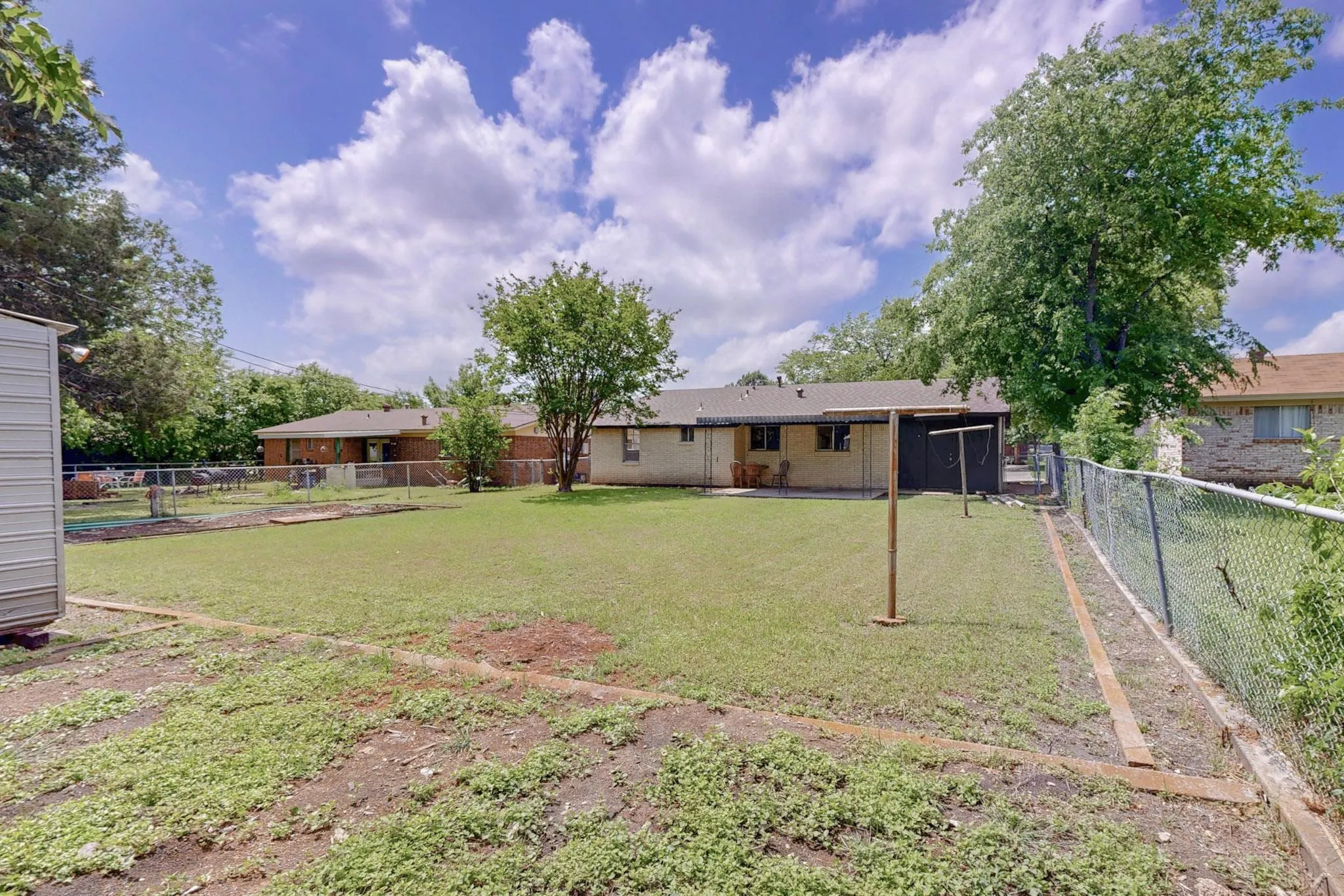 Single Family Residence For Rent in Johnson County , 304 NW Summercrest Boulevard, Burleson, Texas 76028, 2 Bedroom, 2 Bathroom, 1 Garage spaces, 1,080 Sqft, built in 1964, mls#21404260, Real Estate Agent in Burleson, Homes For Rent in Johnson county, Homes For Rent in Burleson, Realtor in Burleson Texas, Real Estate Brokerage Independent Realty Texas, Luminita Cordes Realtor
