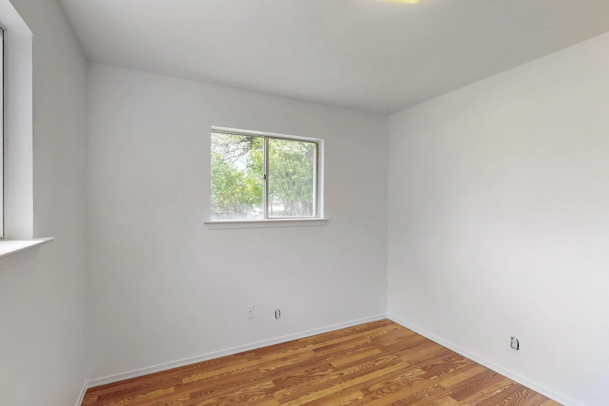 Single Family Residence For Rent in Johnson County , 304 NW Summercrest Boulevard, Burleson, Texas 76028, 2 Bedroom, 2 Bathroom, 1 Garage spaces, 1,080 Sqft, built in 1964, mls#21404260, Real Estate Agent in Burleson, Homes For Rent in Johnson county, Homes For Rent in Burleson, Realtor in Burleson Texas, Real Estate Brokerage Independent Realty Texas, Luminita Cordes Realtor