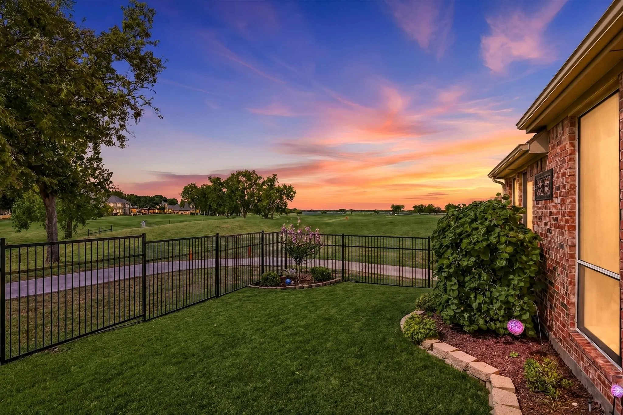 Single Family Residence For Sale in Denton County , 6401 Hampton Court, The Colony, Texas 75056, 3 Bedroom, 3 Bathroom, 2 Garage spaces, 2,634 Sqft, built in 2000, mls#21402877, Real Estate Agent in The Colony, Homes For Sale in Denton county, Homes For Sale in The Colony, Realtor in The Colony Texas, Real Estate Brokerage Independent Realty Texas, Luminita Cordes Realtor