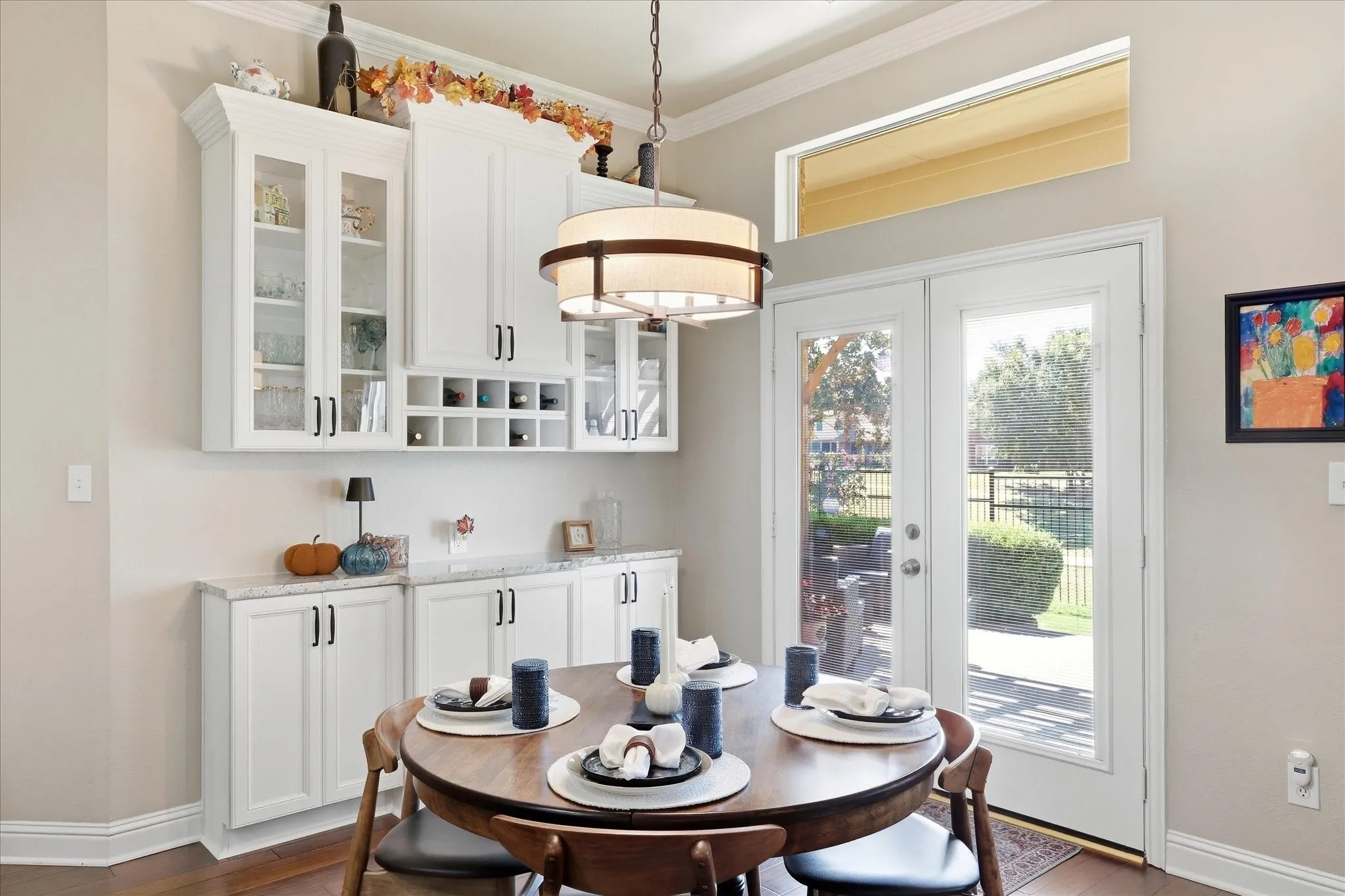 Breakfast dining area has built-in cabs, granite top & golf course view!