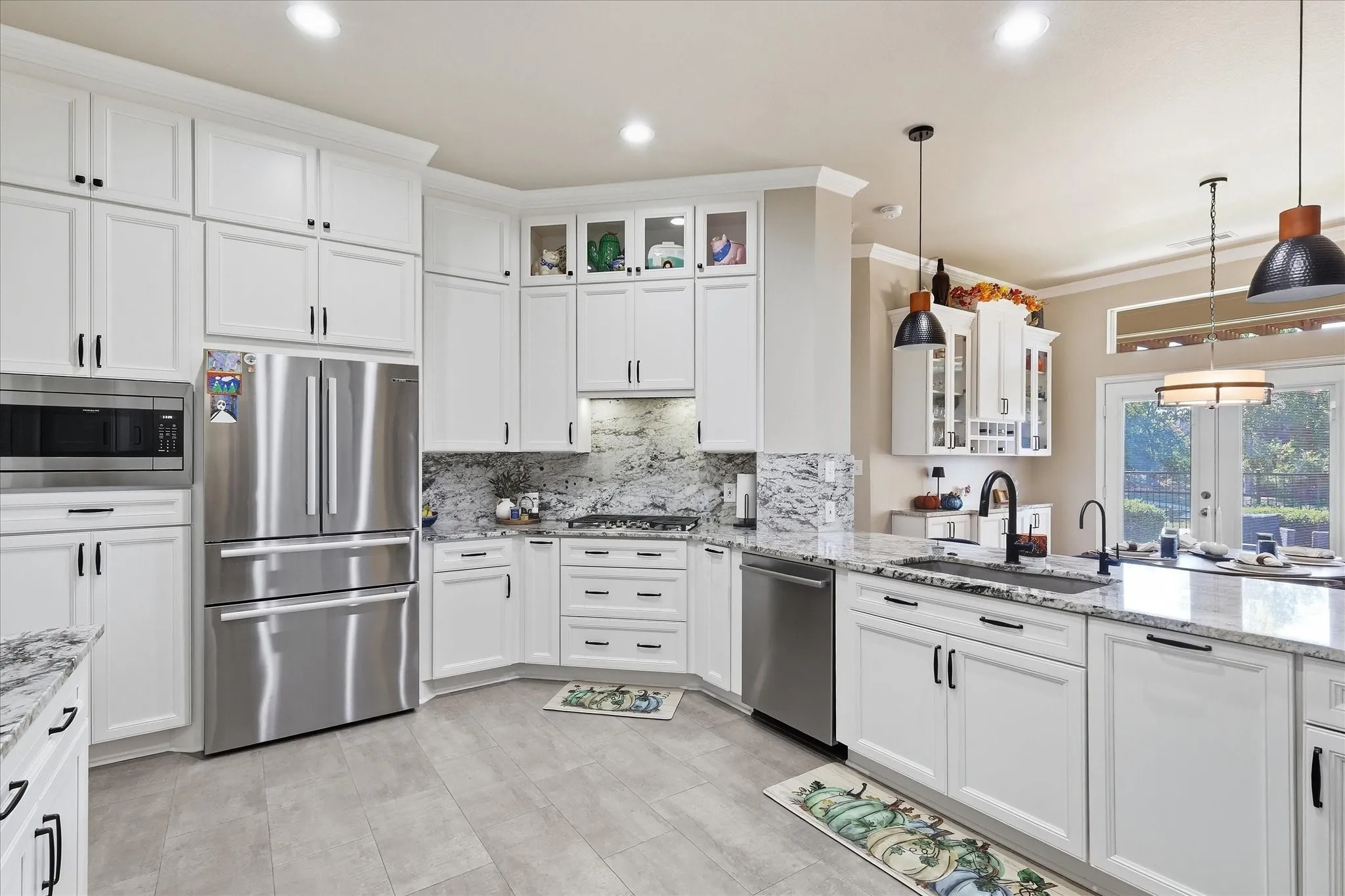 Updated kit has DBL Bosch convection oven, 5 burner gas cooktop, Granite Tops, pull out drawers, water filter & tons of cabinets.