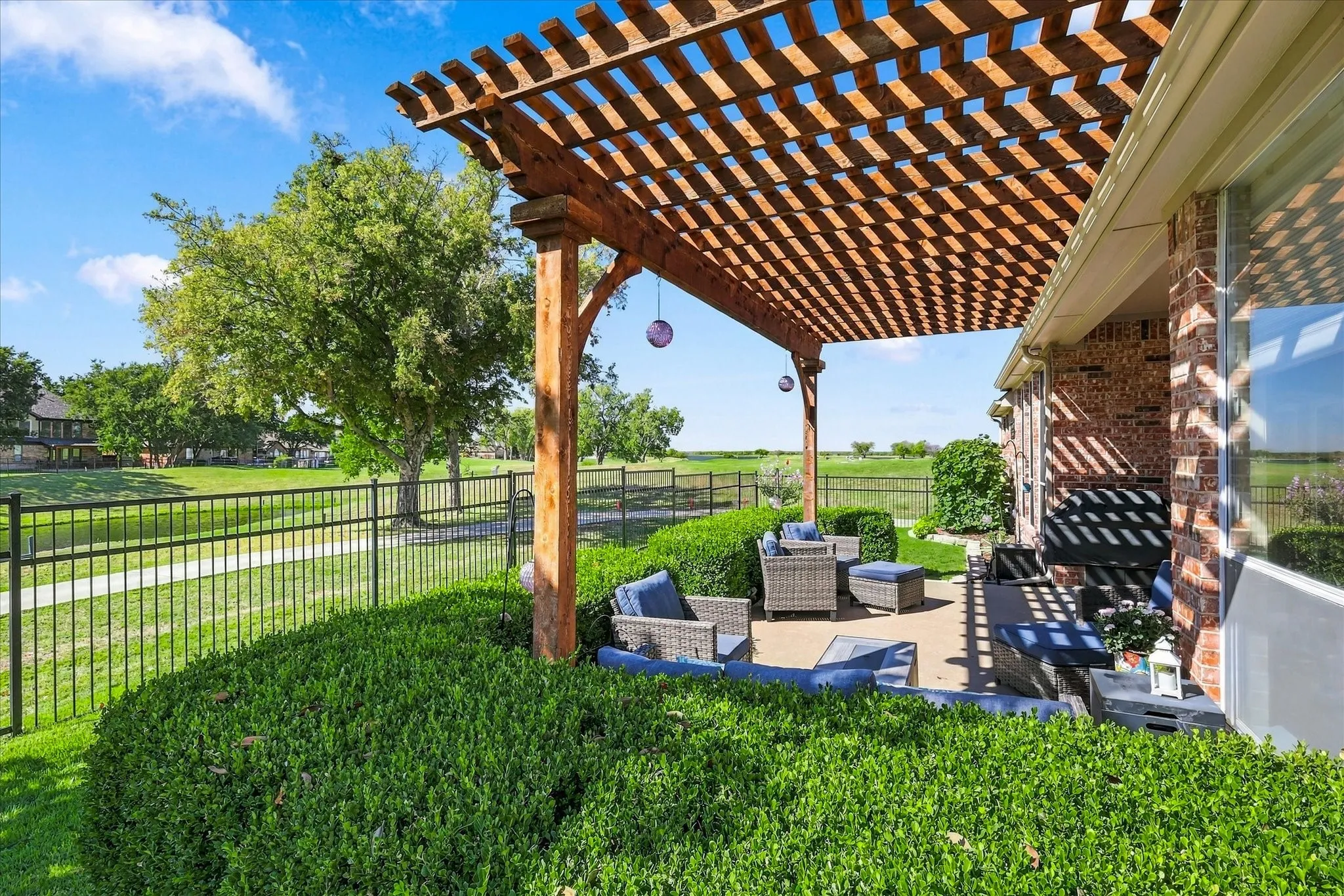This corner lot on the 6th green has trail access & sunset views over the lake all year round.