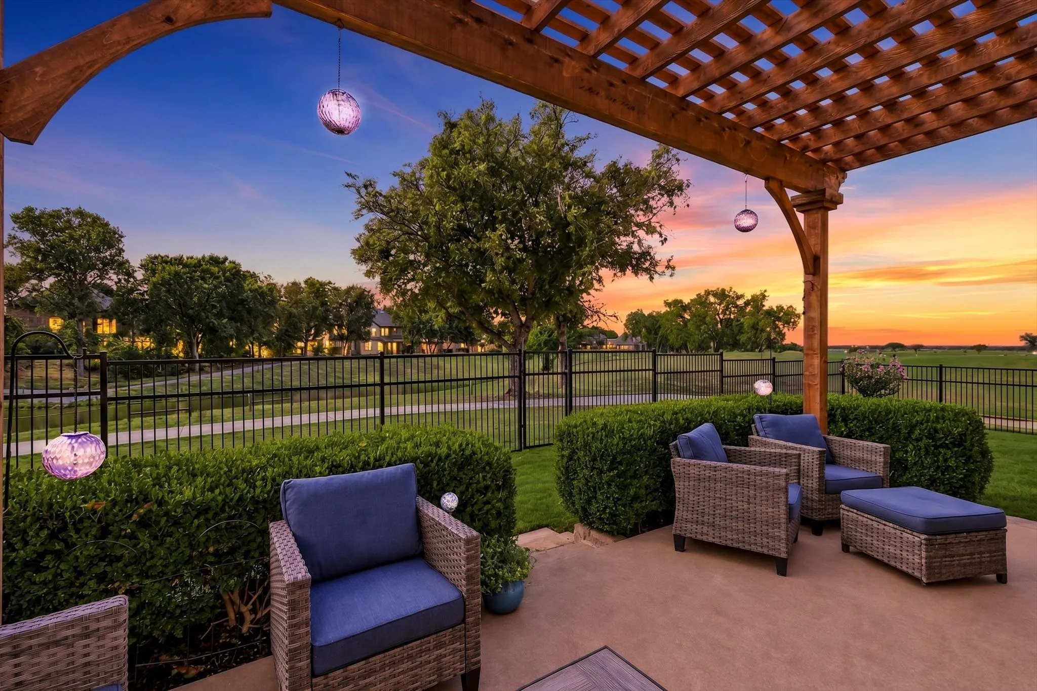 Single Family Residence For Sale in Denton County , 6401 Hampton Court, The Colony, Texas 75056, 3 Bedroom, 3 Bathroom, 2 Garage spaces, 2,634 Sqft, built in 2000, mls#21402877, Real Estate Agent in The Colony, Homes For Sale in Denton county, Homes For Sale in The Colony, Realtor in The Colony Texas, Real Estate Brokerage Independent Realty Texas, Luminita Cordes Realtor