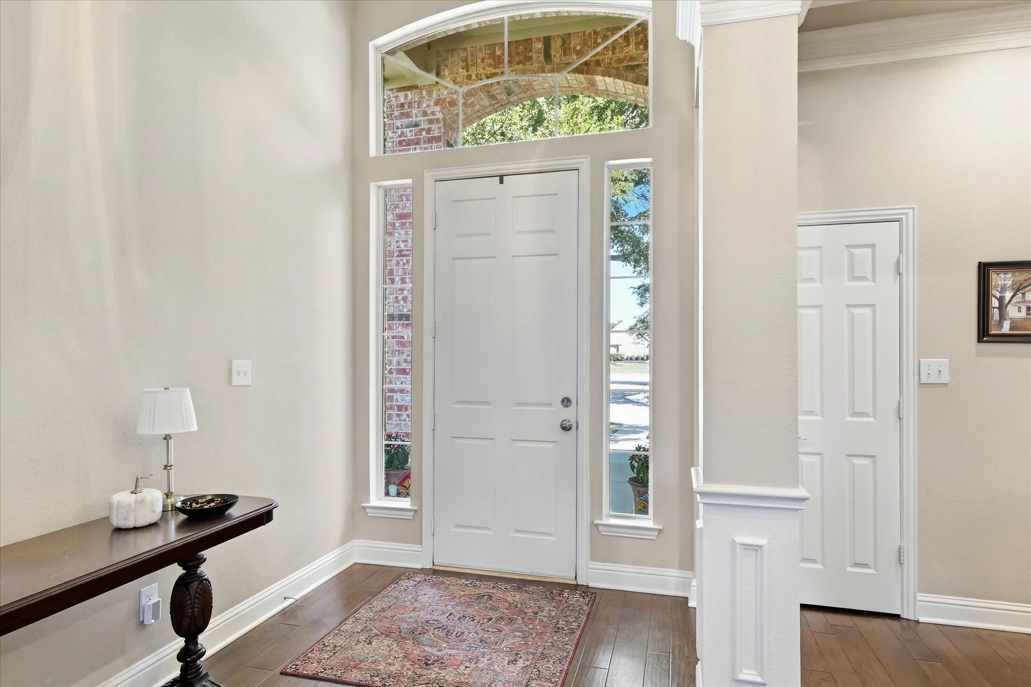 This open plan will WOW you as soon as you walk in! Updated & still looks like new.