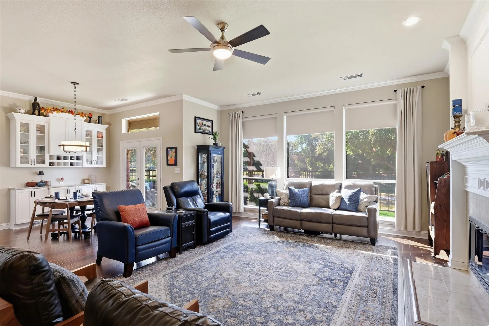 Open plan with high ceilings, hardwood floors & awesome views of the golf course & lake.