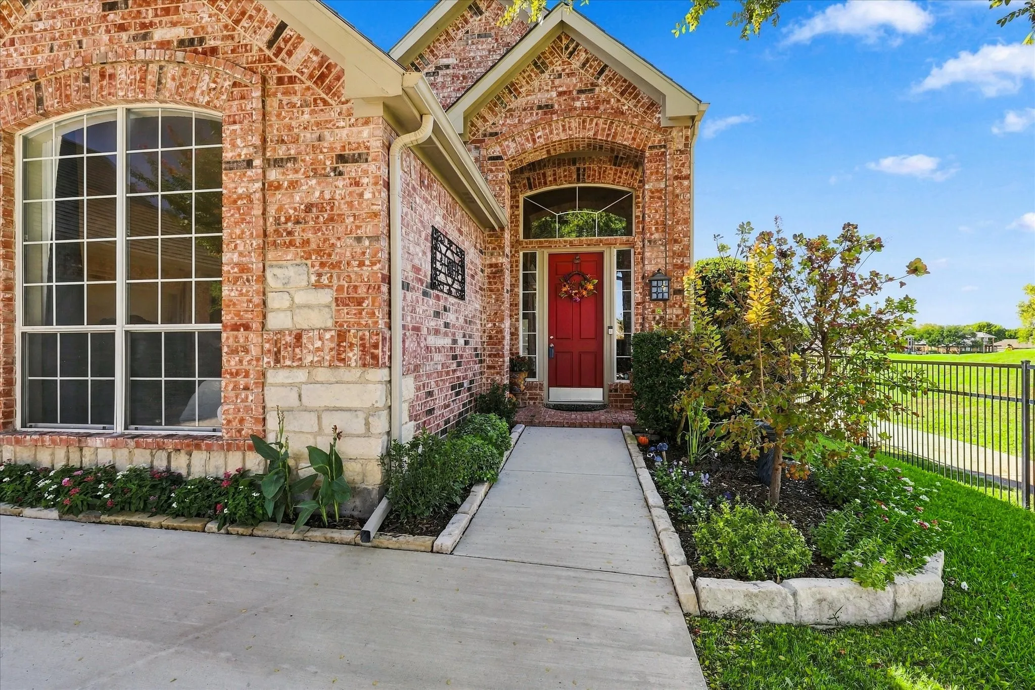 Corner CDS Lot. Over 2600 sqft 1 story with on the 6th golf course green & a lake view!