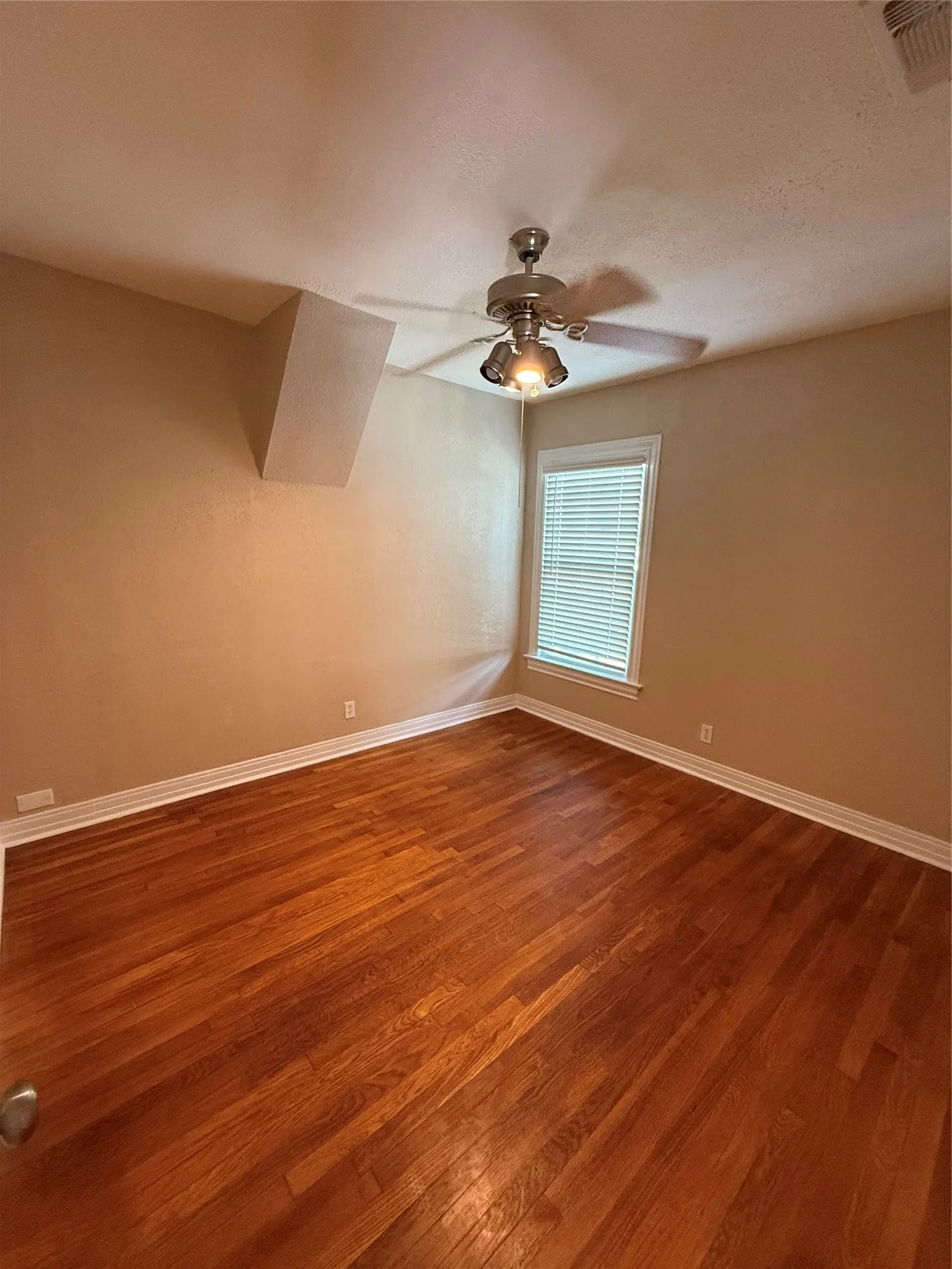 Single Family Residence For Sale in Coleman County , 317 E 10th Street, Coleman, Texas 76834, 4 Bedroom, 2 Bathroom, Garage spaces, 1,356 Sqft, built in 1950, mls#21404264, Real Estate Agent in Coleman, Homes For Sale in Coleman county, Homes For Sale in Coleman, Realtor in Coleman Texas, Real Estate Brokerage Independent Realty Texas, Luminita Cordes Realtor