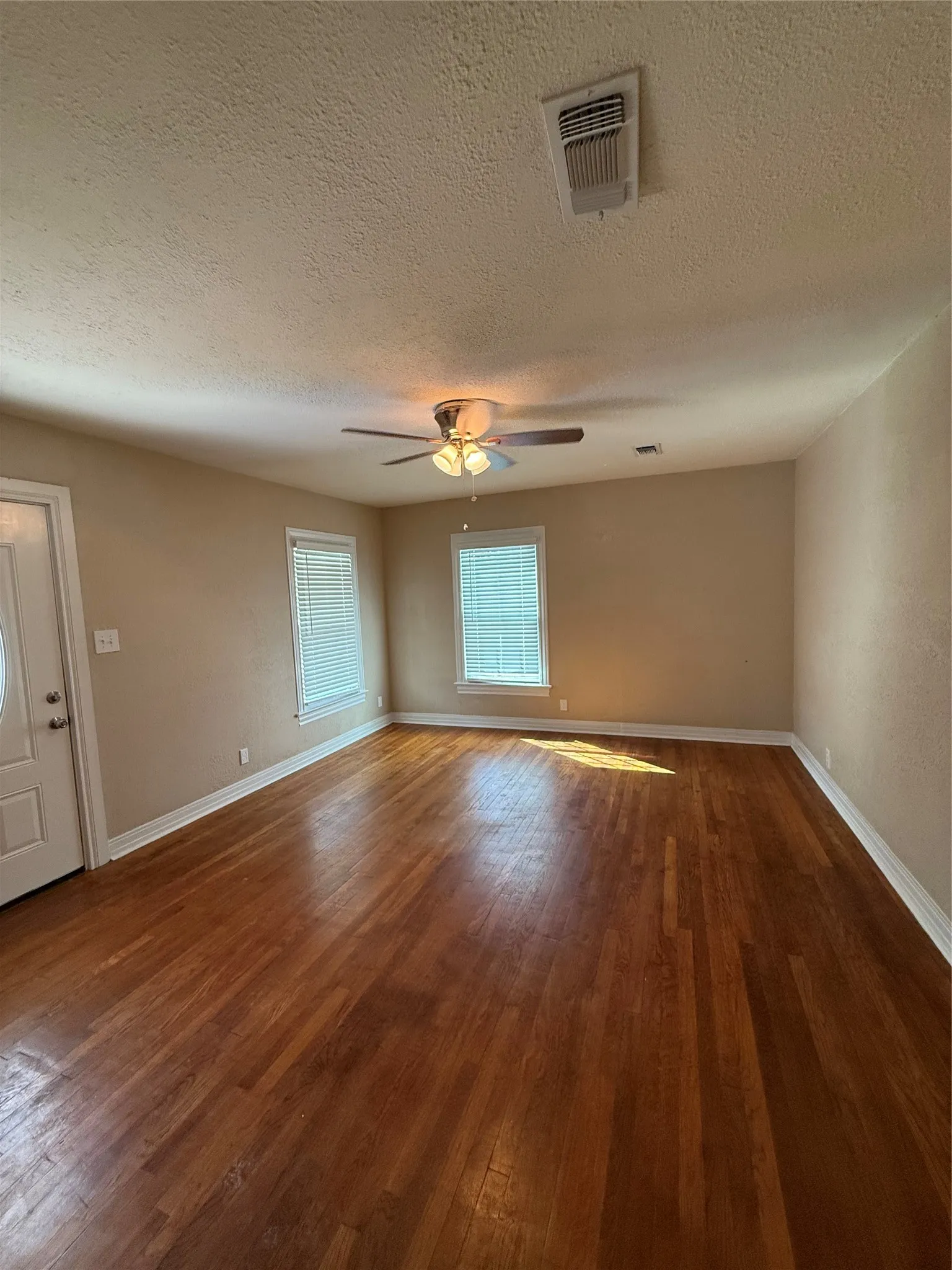 Single Family Residence For Sale in Coleman County , 317 E 10th Street, Coleman, Texas 76834, 4 Bedroom, 2 Bathroom, Garage spaces, 1,356 Sqft, built in 1950, mls#21404264, Real Estate Agent in Coleman, Homes For Sale in Coleman county, Homes For Sale in Coleman, Realtor in Coleman Texas, Real Estate Brokerage Independent Realty Texas, Luminita Cordes Realtor