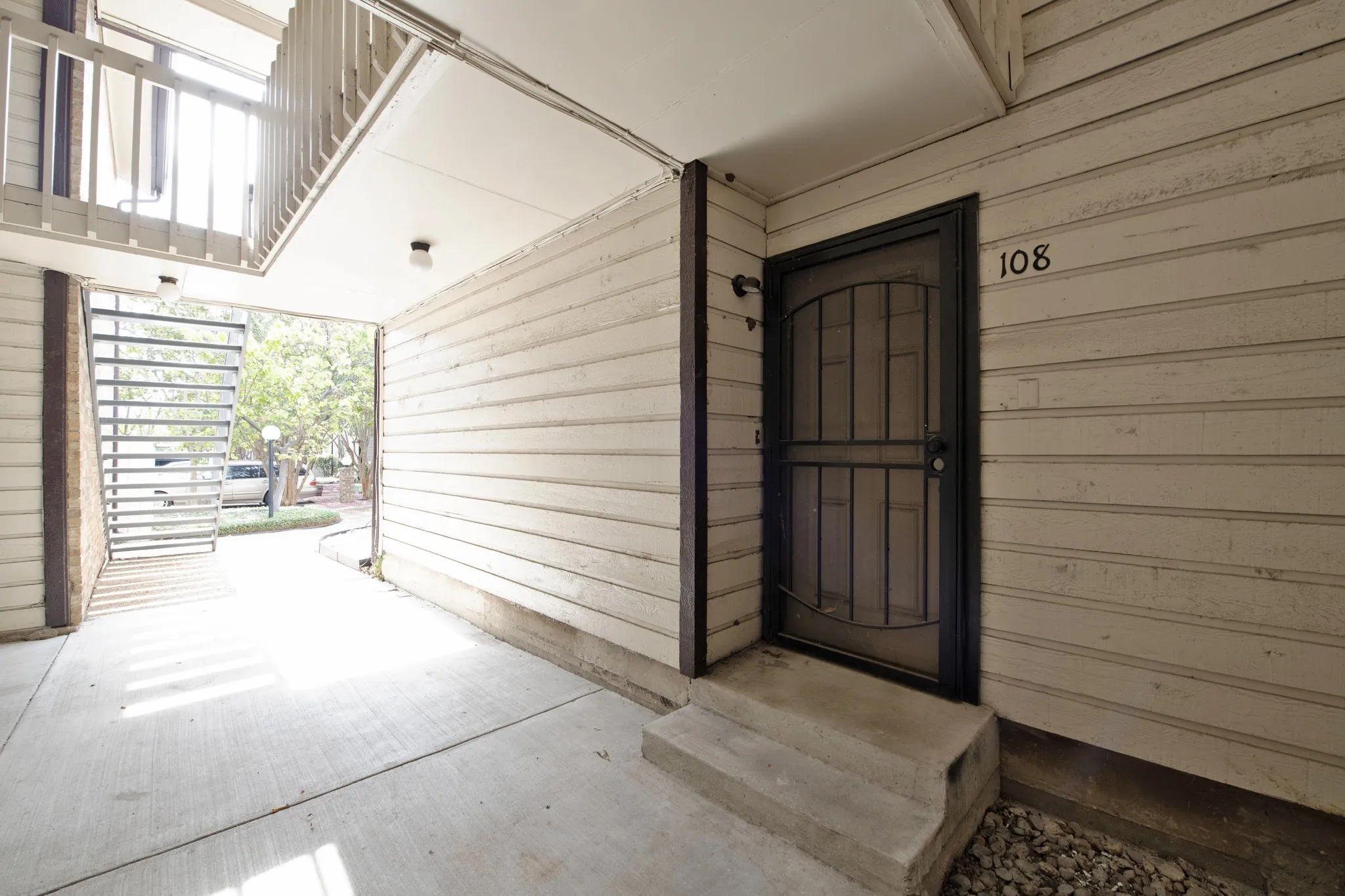 Condominium For Sale in Dallas County , 7107 Holly Hill Drive 17, Dallas, Texas 75231, 1 Bedroom, 1 Bathroom, Garage spaces, 865 Sqft, built in 1978, mls#21404247, Real Estate Agent in Dallas, Homes For Sale in Dallas county, Homes For Sale in Dallas, Realtor in Dallas Texas, Real Estate Brokerage Independent Realty Texas, Luminita Cordes Realtor
