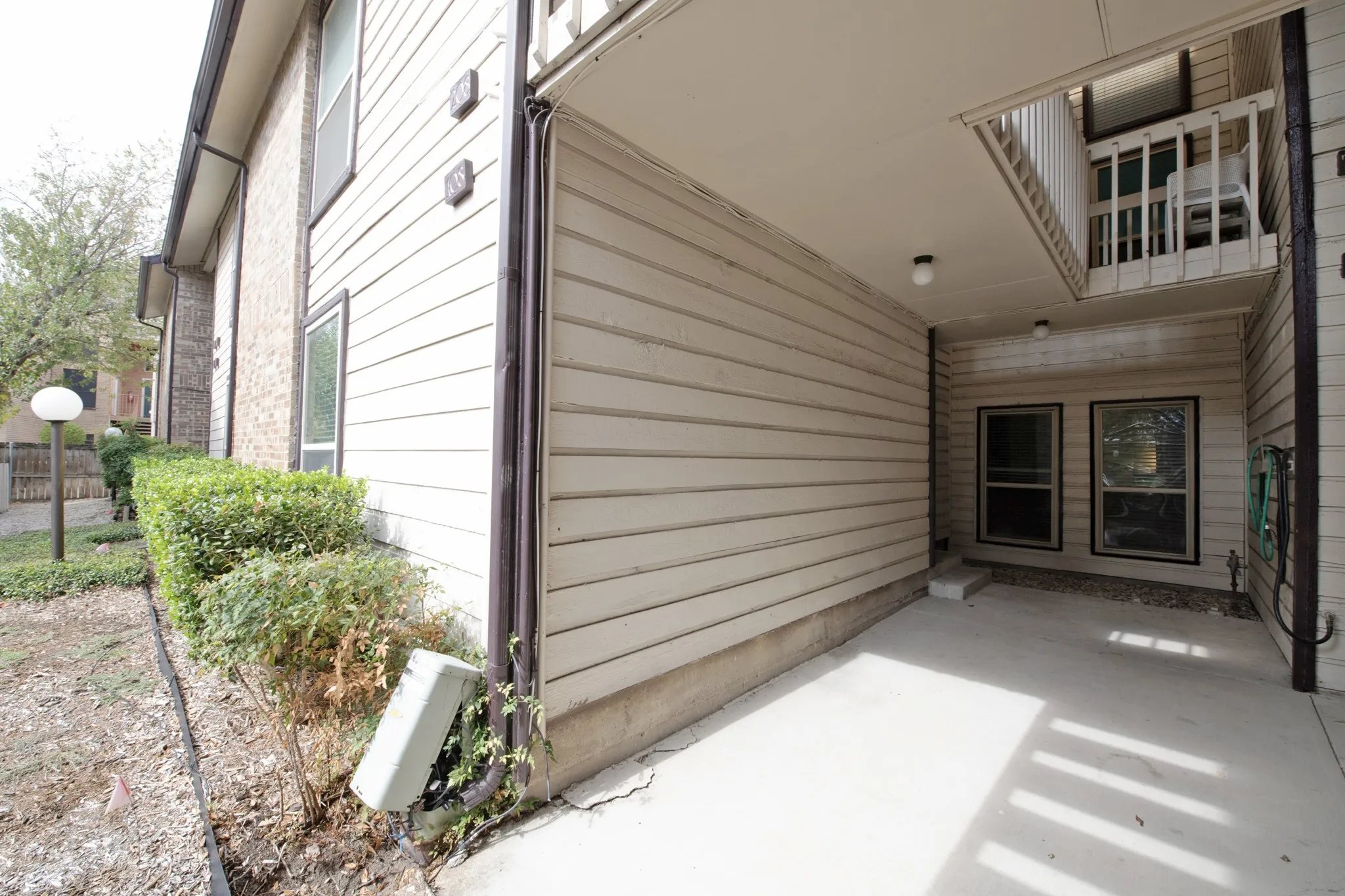 Condominium For Sale in Dallas County , 7107 Holly Hill Drive 17, Dallas, Texas 75231, 1 Bedroom, 1 Bathroom, Garage spaces, 865 Sqft, built in 1978, mls#21404247, Real Estate Agent in Dallas, Homes For Sale in Dallas county, Homes For Sale in Dallas, Realtor in Dallas Texas, Real Estate Brokerage Independent Realty Texas, Luminita Cordes Realtor