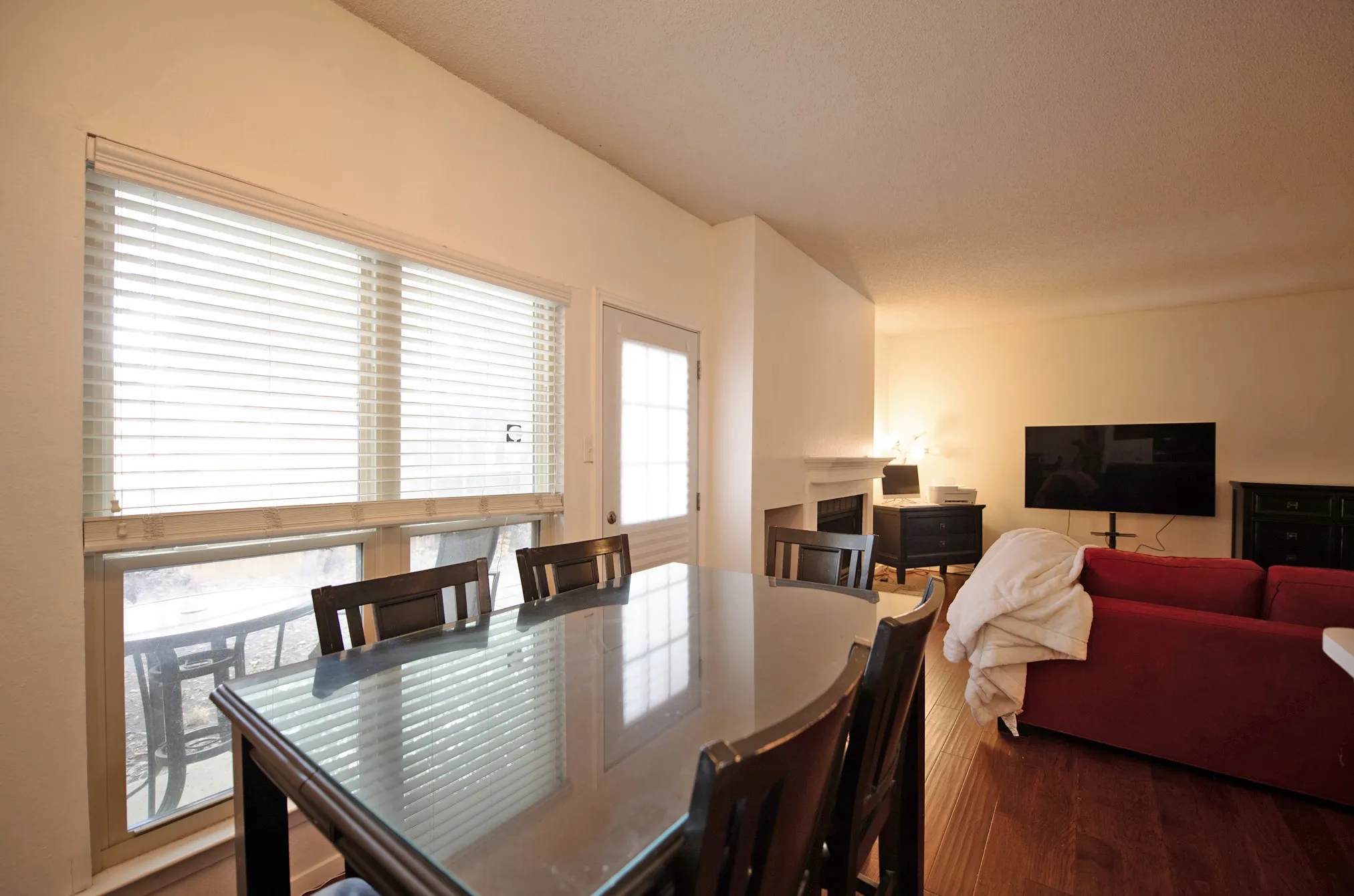 Condominium For Sale in Dallas County , 7107 Holly Hill Drive 17, Dallas, Texas 75231, 1 Bedroom, 1 Bathroom, Garage spaces, 865 Sqft, built in 1978, mls#21404247, Real Estate Agent in Dallas, Homes For Sale in Dallas county, Homes For Sale in Dallas, Realtor in Dallas Texas, Real Estate Brokerage Independent Realty Texas, Luminita Cordes Realtor