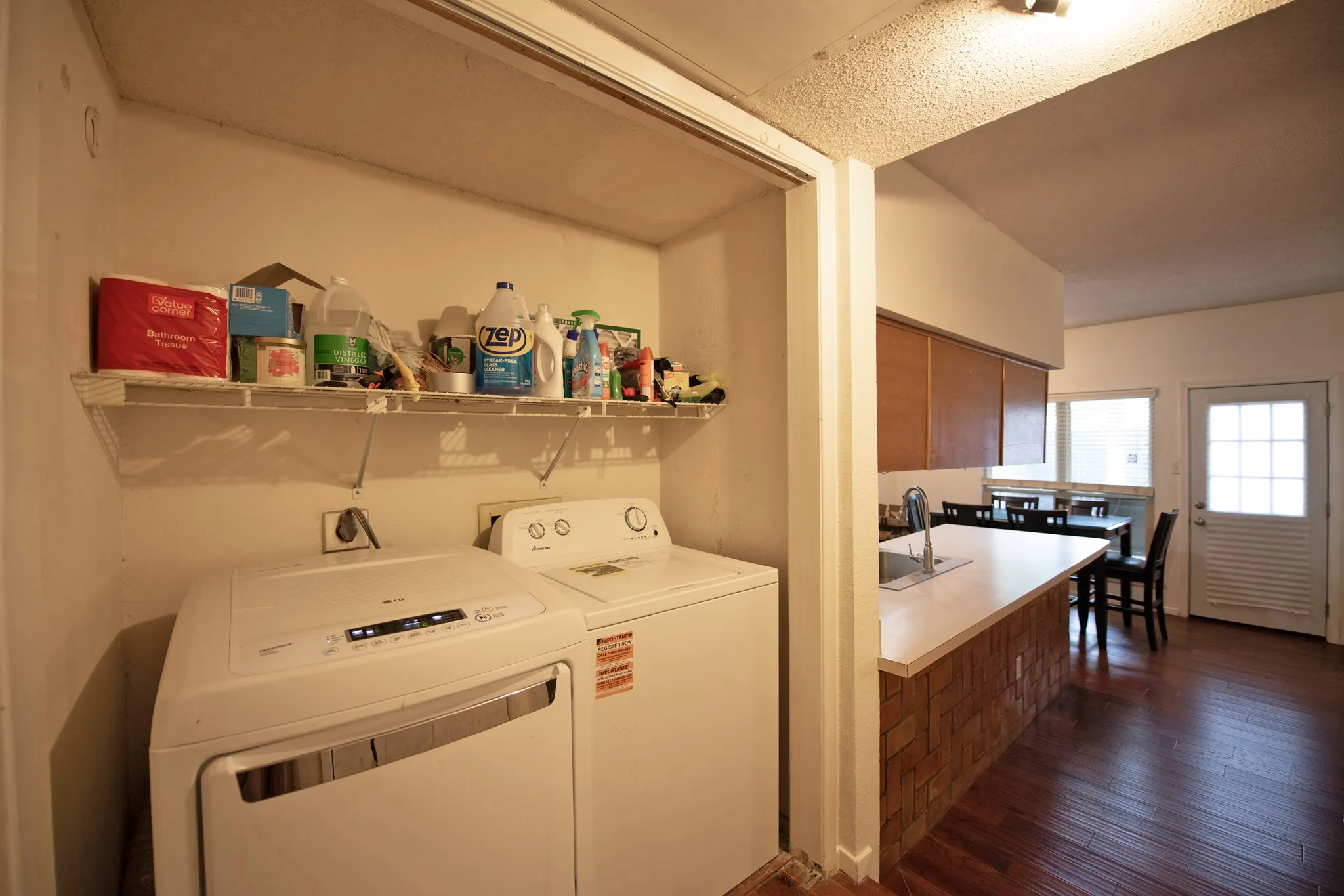Condominium For Sale in Dallas County , 7107 Holly Hill Drive 17, Dallas, Texas 75231, 1 Bedroom, 1 Bathroom, Garage spaces, 865 Sqft, built in 1978, mls#21404247, Real Estate Agent in Dallas, Homes For Sale in Dallas county, Homes For Sale in Dallas, Realtor in Dallas Texas, Real Estate Brokerage Independent Realty Texas, Luminita Cordes Realtor
