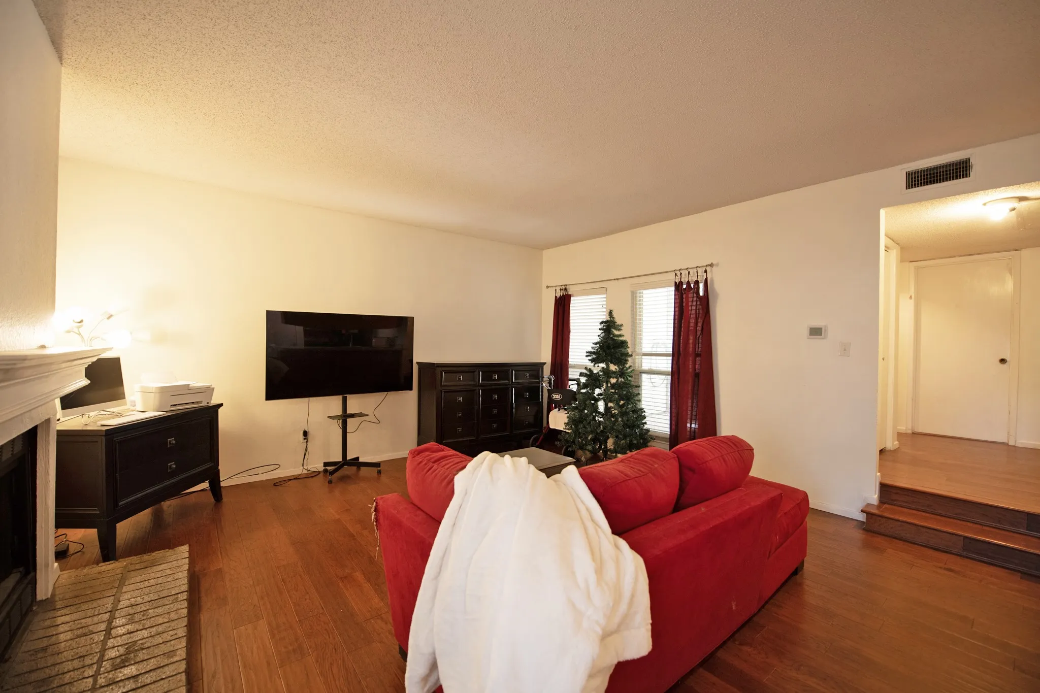 Condominium For Sale in Dallas County , 7107 Holly Hill Drive 17, Dallas, Texas 75231, 1 Bedroom, 1 Bathroom, Garage spaces, 865 Sqft, built in 1978, mls#21404247, Real Estate Agent in Dallas, Homes For Sale in Dallas county, Homes For Sale in Dallas, Realtor in Dallas Texas, Real Estate Brokerage Independent Realty Texas, Luminita Cordes Realtor