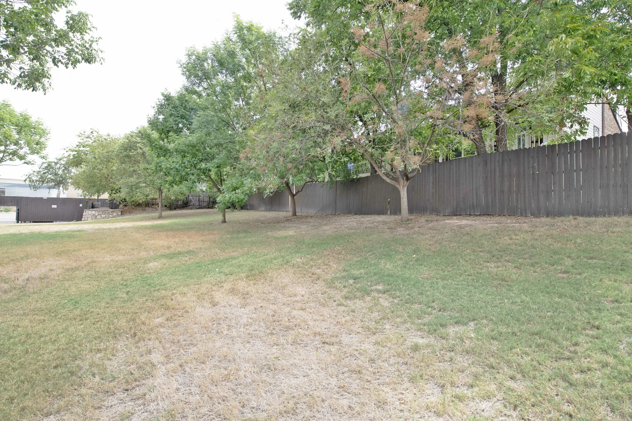 Condominium For Sale in Dallas County , 7107 Holly Hill Drive 17, Dallas, Texas 75231, 1 Bedroom, 1 Bathroom, Garage spaces, 865 Sqft, built in 1978, mls#21404247, Real Estate Agent in Dallas, Homes For Sale in Dallas county, Homes For Sale in Dallas, Realtor in Dallas Texas, Real Estate Brokerage Independent Realty Texas, Luminita Cordes Realtor