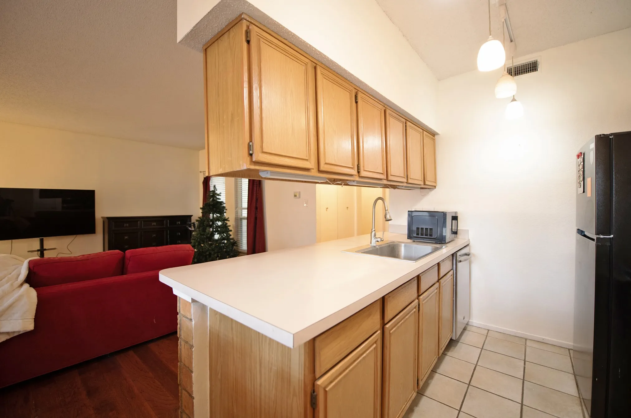 Condominium For Sale in Dallas County , 7107 Holly Hill Drive 17, Dallas, Texas 75231, 1 Bedroom, 1 Bathroom, Garage spaces, 865 Sqft, built in 1978, mls#21404247, Real Estate Agent in Dallas, Homes For Sale in Dallas county, Homes For Sale in Dallas, Realtor in Dallas Texas, Real Estate Brokerage Independent Realty Texas, Luminita Cordes Realtor