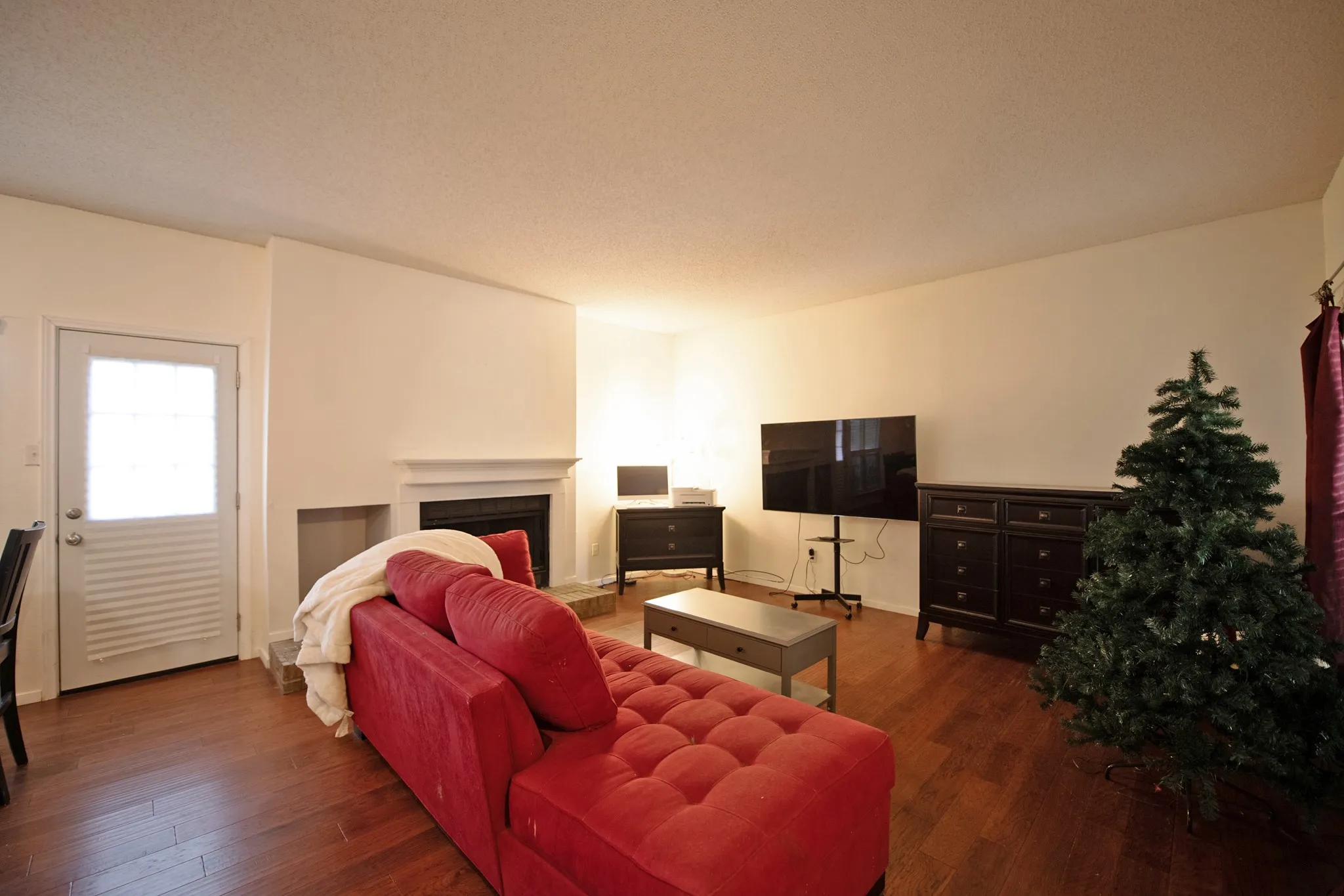 Condominium For Sale in Dallas County , 7107 Holly Hill Drive 17, Dallas, Texas 75231, 1 Bedroom, 1 Bathroom, Garage spaces, 865 Sqft, built in 1978, mls#21404247, Real Estate Agent in Dallas, Homes For Sale in Dallas county, Homes For Sale in Dallas, Realtor in Dallas Texas, Real Estate Brokerage Independent Realty Texas, Luminita Cordes Realtor