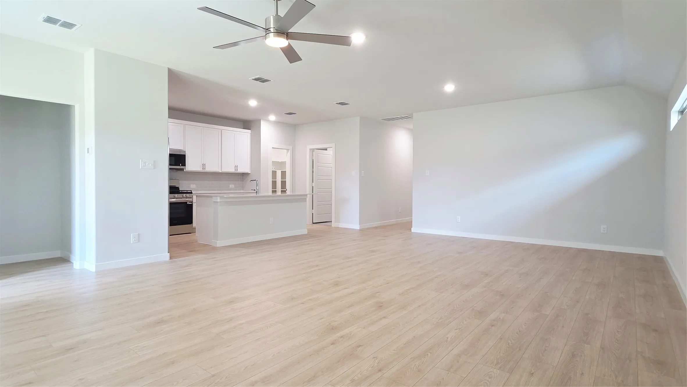 Single Family Residence For Rent in Collin County , 3604 High Valley Drive, Mc Kinney, Texas 75071, 4 Bedroom, 3 Bathroom, 2 Garage spaces, 2,138 Sqft, built in 2026, mls#21404266, Real Estate Agent in Mc Kinney, Homes For Rent in Collin county, Homes For Rent in Mc Kinney, Realtor in Mc Kinney Texas, Real Estate Brokerage Independent Realty Texas, Luminita Cordes Realtor