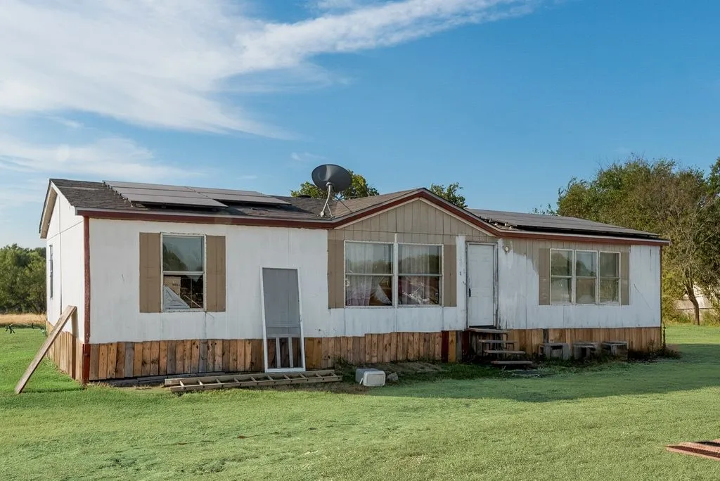 Manufactured Home For Sale in Kaufman County , 8830 Highview Dr, Crandall, Texas 75114, 3 Bedroom, 2 Bathroom, Garage spaces, 1,344 Sqft, built in 1998, mls#21403170, Real Estate Agent in Crandall, Homes For Sale in Kaufman county, Homes For Sale in Crandall, Realtor in Crandall Texas, Real Estate Brokerage Independent Realty Texas, Luminita Cordes Realtor