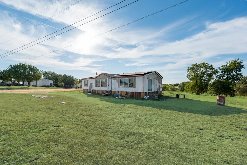 Manufactured Home For Sale in Kaufman County , 8830 Highview Dr, Crandall, Texas 75114, 3 Bedroom, 2 Bathroom, Garage spaces, 1,344 Sqft, built in 1998, mls#21403170, Real Estate Agent in Crandall, Homes For Sale in Kaufman county, Homes For Sale in Crandall, Realtor in Crandall Texas, Real Estate Brokerage Independent Realty Texas, Luminita Cordes Realtor
