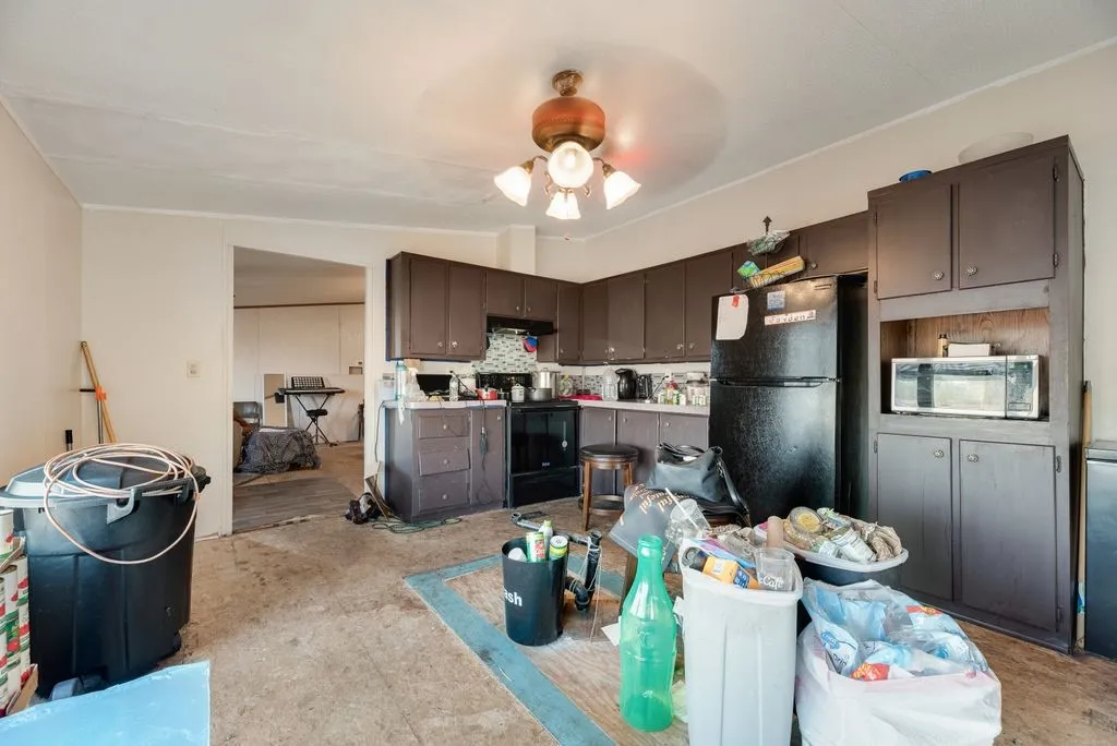 Manufactured Home For Sale in Kaufman County , 8830 Highview Dr, Crandall, Texas 75114, 3 Bedroom, 2 Bathroom, Garage spaces, 1,344 Sqft, built in 1998, mls#21403170, Real Estate Agent in Crandall, Homes For Sale in Kaufman county, Homes For Sale in Crandall, Realtor in Crandall Texas, Real Estate Brokerage Independent Realty Texas, Luminita Cordes Realtor