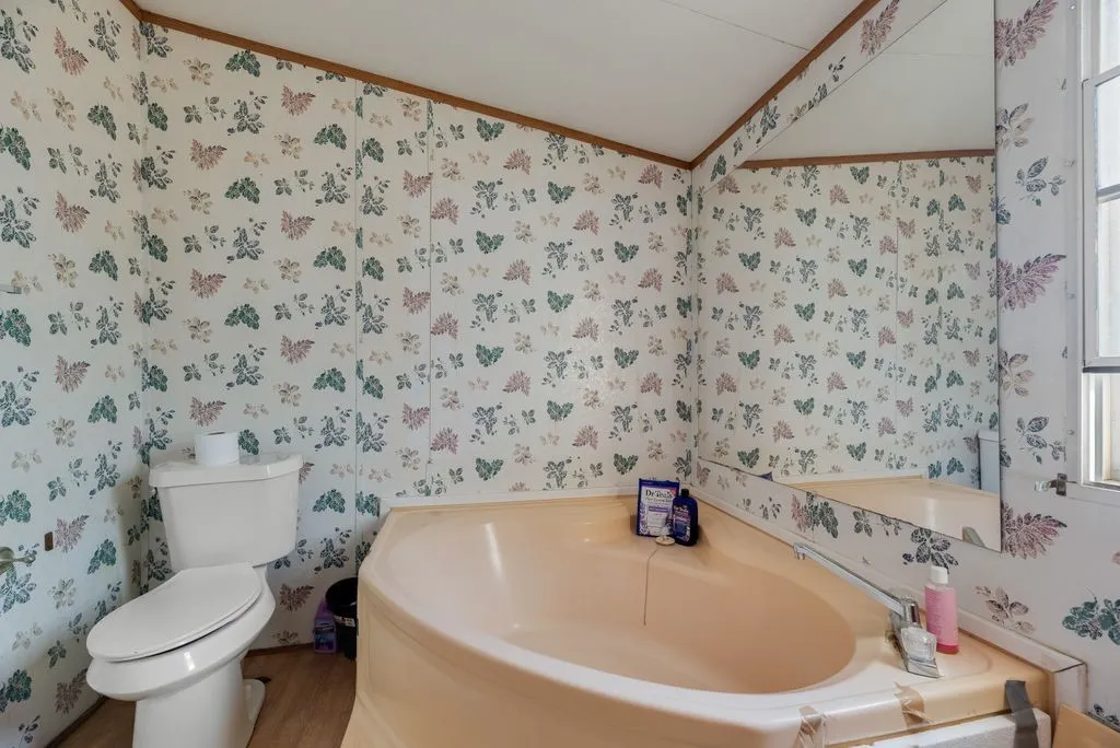 Manufactured Home For Sale in Kaufman County , 8830 Highview Dr, Crandall, Texas 75114, 3 Bedroom, 2 Bathroom, Garage spaces, 1,344 Sqft, built in 1998, mls#21403170, Real Estate Agent in Crandall, Homes For Sale in Kaufman county, Homes For Sale in Crandall, Realtor in Crandall Texas, Real Estate Brokerage Independent Realty Texas, Luminita Cordes Realtor