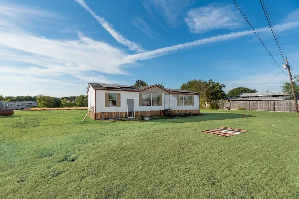 Manufactured Home For Sale in Kaufman County , 8830 Highview Dr, Crandall, Texas 75114, 3 Bedroom, 2 Bathroom, Garage spaces, 1,344 Sqft, built in 1998, mls#21403170, Real Estate Agent in Crandall, Homes For Sale in Kaufman county, Homes For Sale in Crandall, Realtor in Crandall Texas, Real Estate Brokerage Independent Realty Texas, Luminita Cordes Realtor