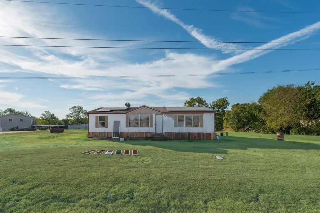 Manufactured Home For Sale in Kaufman County , 8830 Highview Dr, Crandall, Texas 75114, 3 Bedroom, 2 Bathroom, Garage spaces, 1,344 Sqft, built in 1998, mls#21403170, Real Estate Agent in Crandall, Homes For Sale in Kaufman county, Homes For Sale in Crandall, Realtor in Crandall Texas, Real Estate Brokerage Independent Realty Texas, Luminita Cordes Realtor