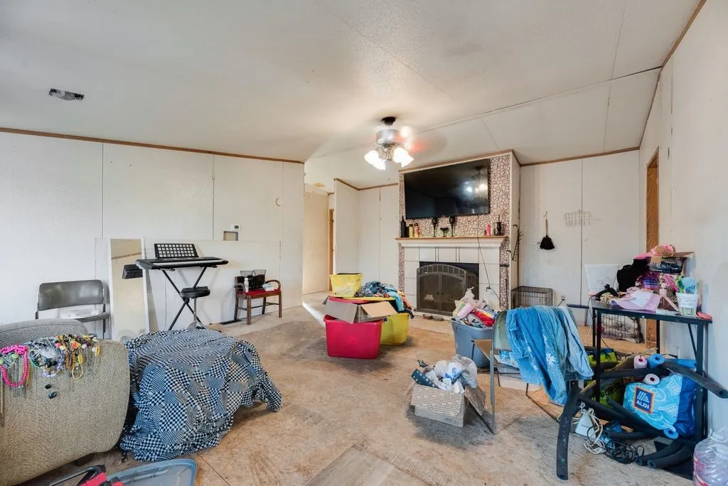 Manufactured Home For Sale in Kaufman County , 8830 Highview Dr, Crandall, Texas 75114, 3 Bedroom, 2 Bathroom, Garage spaces, 1,344 Sqft, built in 1998, mls#21403170, Real Estate Agent in Crandall, Homes For Sale in Kaufman county, Homes For Sale in Crandall, Realtor in Crandall Texas, Real Estate Brokerage Independent Realty Texas, Luminita Cordes Realtor