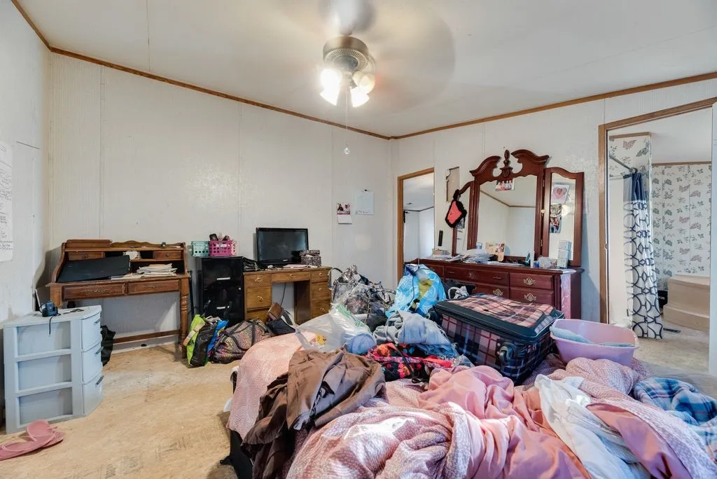 Manufactured Home For Sale in Kaufman County , 8830 Highview Dr, Crandall, Texas 75114, 3 Bedroom, 2 Bathroom, Garage spaces, 1,344 Sqft, built in 1998, mls#21403170, Real Estate Agent in Crandall, Homes For Sale in Kaufman county, Homes For Sale in Crandall, Realtor in Crandall Texas, Real Estate Brokerage Independent Realty Texas, Luminita Cordes Realtor