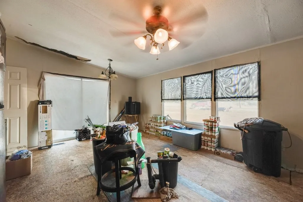 Manufactured Home For Sale in Kaufman County , 8830 Highview Dr, Crandall, Texas 75114, 3 Bedroom, 2 Bathroom, Garage spaces, 1,344 Sqft, built in 1998, mls#21403170, Real Estate Agent in Crandall, Homes For Sale in Kaufman county, Homes For Sale in Crandall, Realtor in Crandall Texas, Real Estate Brokerage Independent Realty Texas, Luminita Cordes Realtor