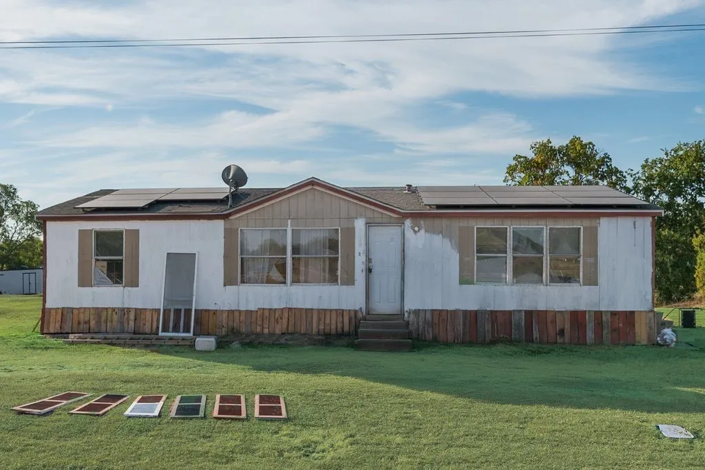 Manufactured Home For Sale in Kaufman County , 8830 Highview Dr, Crandall, Texas 75114, 3 Bedroom, 2 Bathroom, Garage spaces, 1,344 Sqft, built in 1998, mls#21403170, Real Estate Agent in Crandall, Homes For Sale in Kaufman county, Homes For Sale in Crandall, Realtor in Crandall Texas, Real Estate Brokerage Independent Realty Texas, Luminita Cordes Realtor