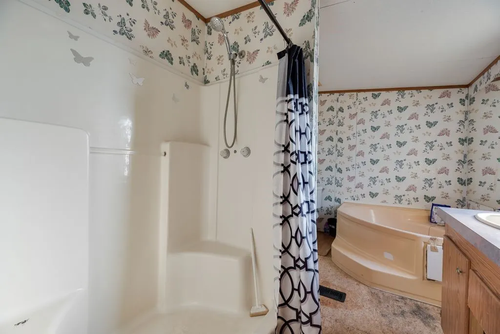 Manufactured Home For Sale in Kaufman County , 8830 Highview Dr, Crandall, Texas 75114, 3 Bedroom, 2 Bathroom, Garage spaces, 1,344 Sqft, built in 1998, mls#21403170, Real Estate Agent in Crandall, Homes For Sale in Kaufman county, Homes For Sale in Crandall, Realtor in Crandall Texas, Real Estate Brokerage Independent Realty Texas, Luminita Cordes Realtor