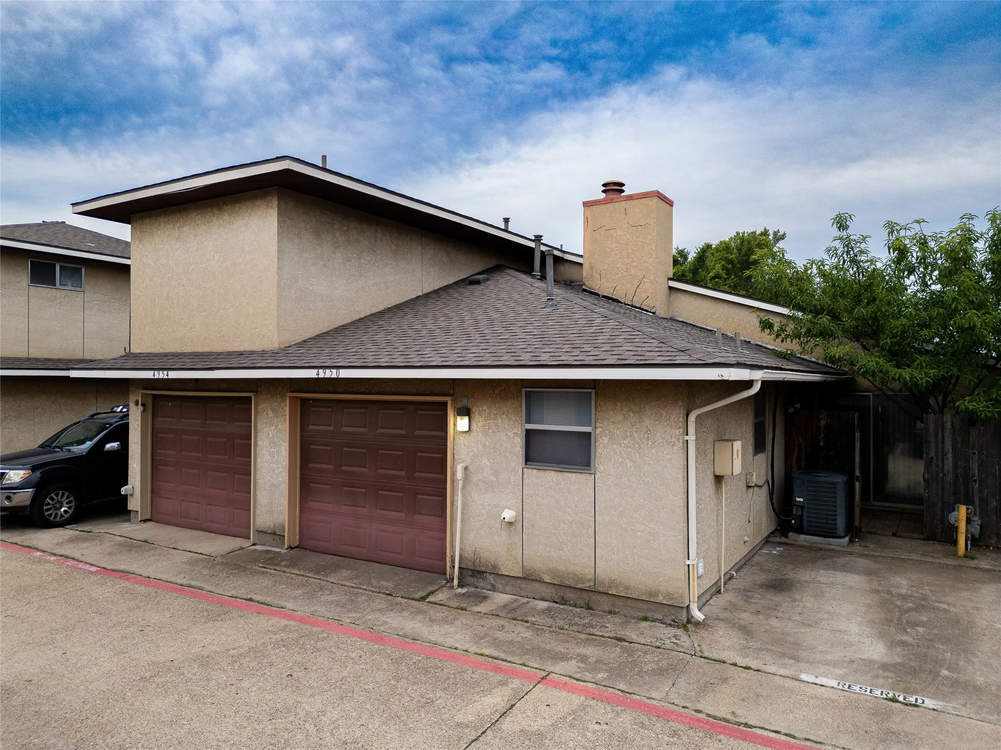 Townhouse For Sale in Dallas County , 4950 Rolling Vista, Mesquite, Texas 75150, 2 Bedroom, 1 Bathroom, 1 Garage spaces, 1,069 Sqft, built in 1985, mls#21404268, Real Estate Agent in Mesquite, Homes For Sale in Dallas county, Homes For Sale in Mesquite, Realtor in Mesquite Texas, Real Estate Brokerage Independent Realty Texas, Luminita Cordes Realtor