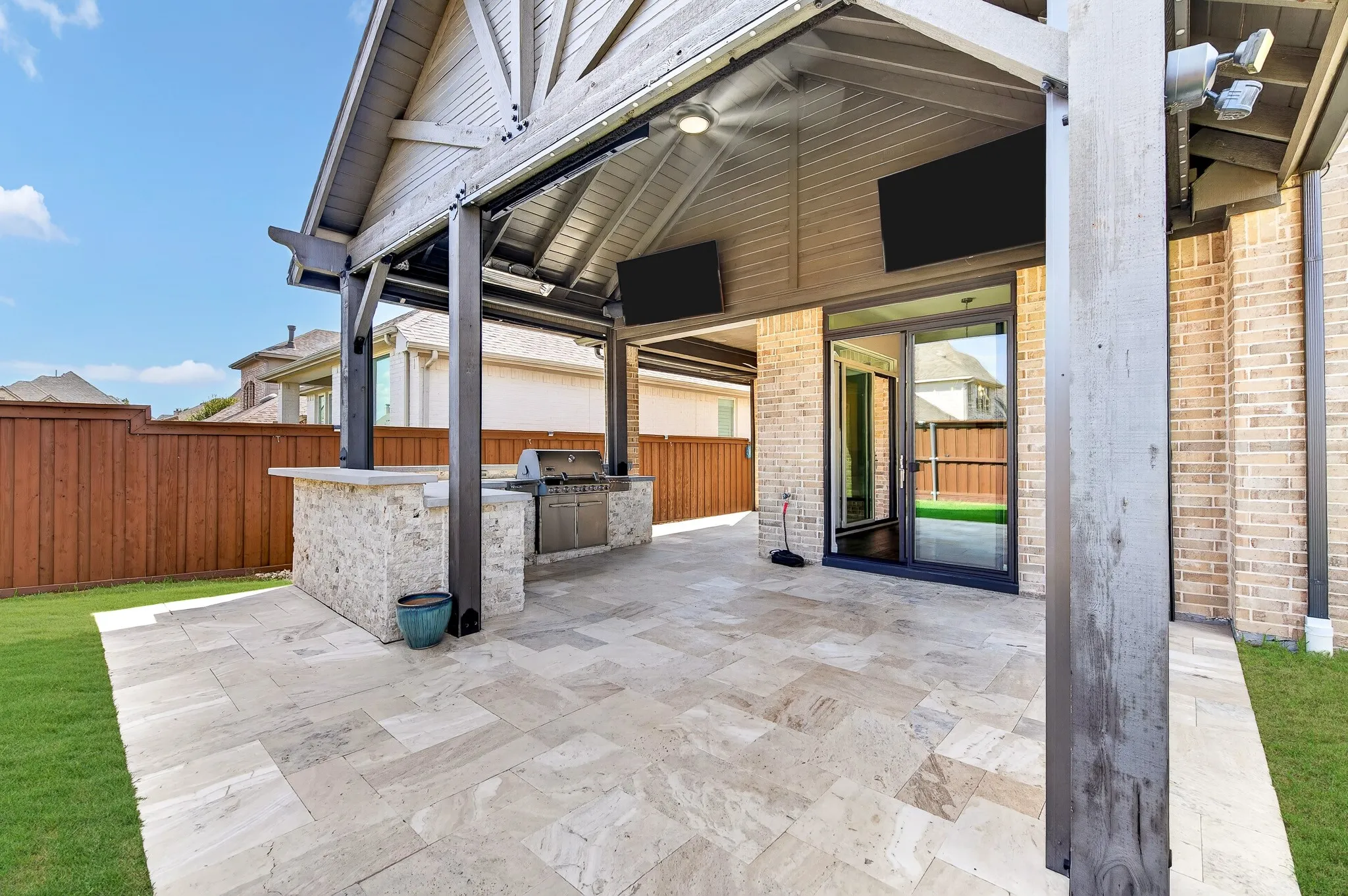 Single Family Residence For Sale in Denton County , 2937 Darcy, The Colony, Texas 75056, 3 Bedroom, 3 Bathroom, 2 Garage spaces, 2,236 Sqft, built in 2020, mls#21377586, Real Estate Agent in The Colony, Homes For Sale in Denton county, Homes For Sale in The Colony, Realtor in The Colony Texas, Real Estate Brokerage Independent Realty Texas, Luminita Cordes Realtor