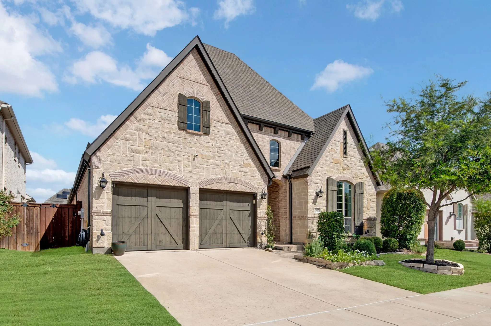 Single Family Residence For Sale in Denton County , 2937 Darcy, The Colony, Texas 75056, 3 Bedroom, 3 Bathroom, 2 Garage spaces, 2,236 Sqft, built in 2020, mls#21377586, Real Estate Agent in The Colony, Homes For Sale in Denton county, Homes For Sale in The Colony, Realtor in The Colony Texas, Real Estate Brokerage Independent Realty Texas, Luminita Cordes Realtor