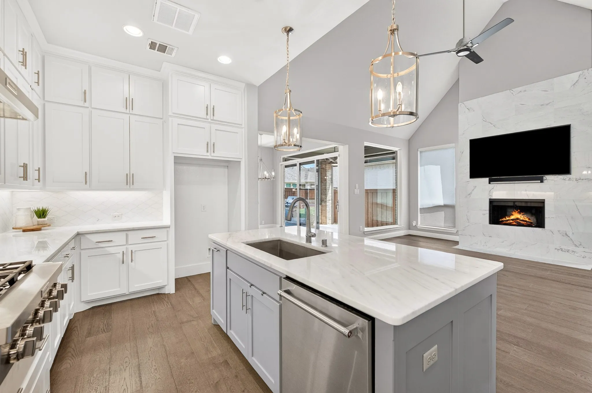 Single Family Residence For Sale in Denton County , 2937 Darcy, The Colony, Texas 75056, 3 Bedroom, 3 Bathroom, 2 Garage spaces, 2,236 Sqft, built in 2020, mls#21377586, Real Estate Agent in The Colony, Homes For Sale in Denton county, Homes For Sale in The Colony, Realtor in The Colony Texas, Real Estate Brokerage Independent Realty Texas, Luminita Cordes Realtor