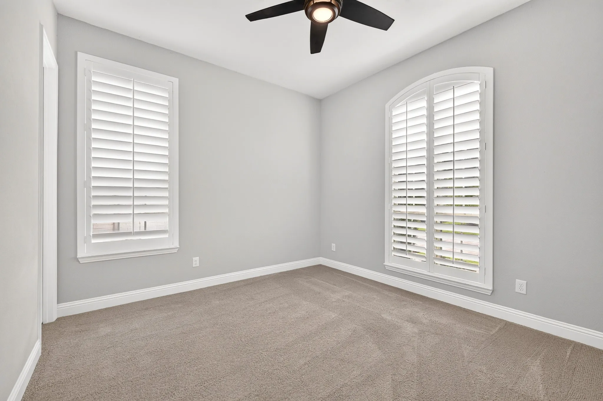 Single Family Residence For Sale in Denton County , 2937 Darcy, The Colony, Texas 75056, 3 Bedroom, 3 Bathroom, 2 Garage spaces, 2,236 Sqft, built in 2020, mls#21377586, Real Estate Agent in The Colony, Homes For Sale in Denton county, Homes For Sale in The Colony, Realtor in The Colony Texas, Real Estate Brokerage Independent Realty Texas, Luminita Cordes Realtor