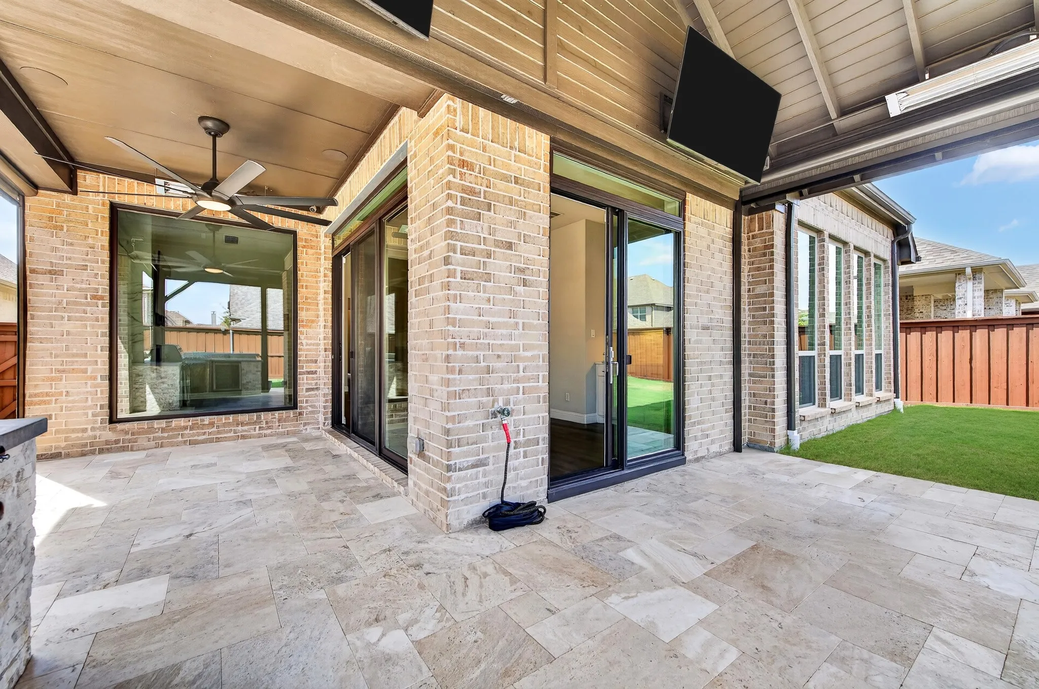 Single Family Residence For Sale in Denton County , 2937 Darcy, The Colony, Texas 75056, 3 Bedroom, 3 Bathroom, 2 Garage spaces, 2,236 Sqft, built in 2020, mls#21377586, Real Estate Agent in The Colony, Homes For Sale in Denton county, Homes For Sale in The Colony, Realtor in The Colony Texas, Real Estate Brokerage Independent Realty Texas, Luminita Cordes Realtor