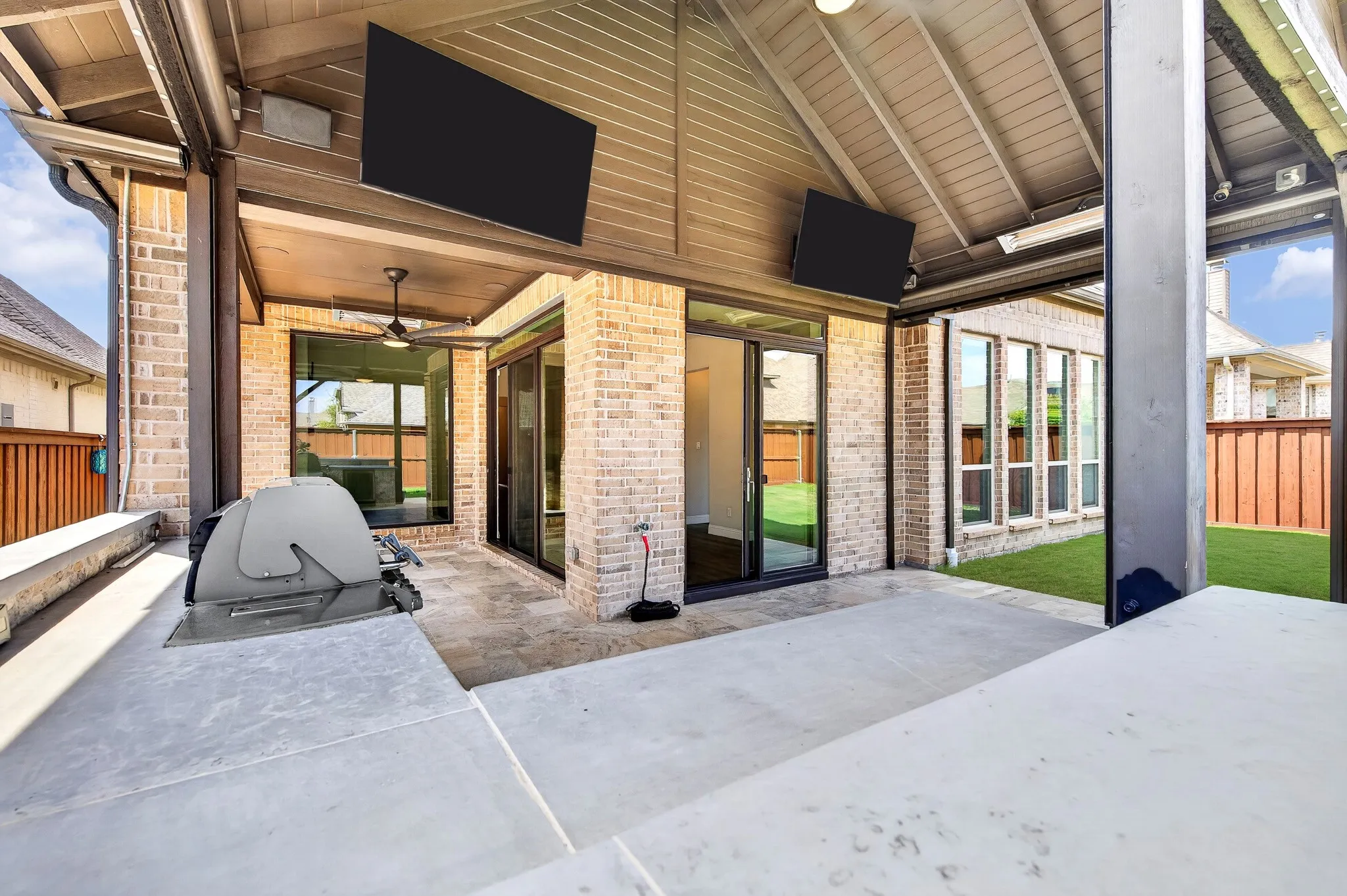Single Family Residence For Sale in Denton County , 2937 Darcy, The Colony, Texas 75056, 3 Bedroom, 3 Bathroom, 2 Garage spaces, 2,236 Sqft, built in 2020, mls#21377586, Real Estate Agent in The Colony, Homes For Sale in Denton county, Homes For Sale in The Colony, Realtor in The Colony Texas, Real Estate Brokerage Independent Realty Texas, Luminita Cordes Realtor