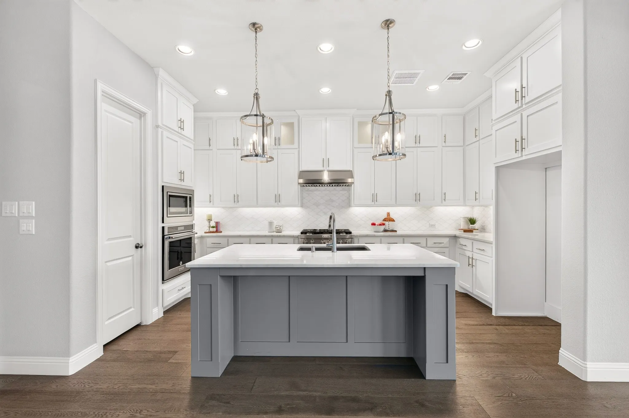 Single Family Residence For Sale in Denton County , 2937 Darcy, The Colony, Texas 75056, 3 Bedroom, 3 Bathroom, 2 Garage spaces, 2,236 Sqft, built in 2020, mls#21377586, Real Estate Agent in The Colony, Homes For Sale in Denton county, Homes For Sale in The Colony, Realtor in The Colony Texas, Real Estate Brokerage Independent Realty Texas, Luminita Cordes Realtor