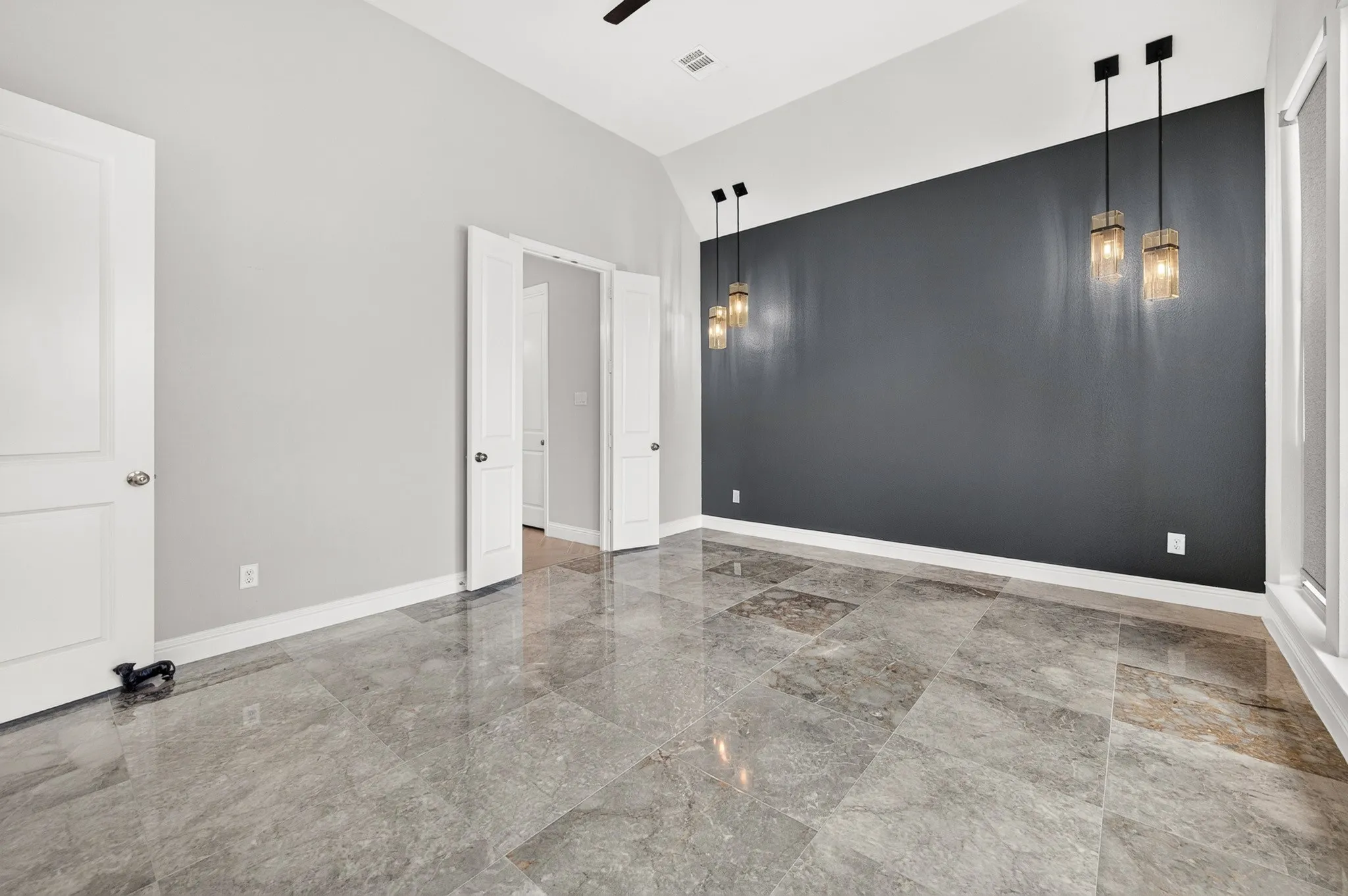 Single Family Residence For Sale in Denton County , 2937 Darcy, The Colony, Texas 75056, 3 Bedroom, 3 Bathroom, 2 Garage spaces, 2,236 Sqft, built in 2020, mls#21377586, Real Estate Agent in The Colony, Homes For Sale in Denton county, Homes For Sale in The Colony, Realtor in The Colony Texas, Real Estate Brokerage Independent Realty Texas, Luminita Cordes Realtor