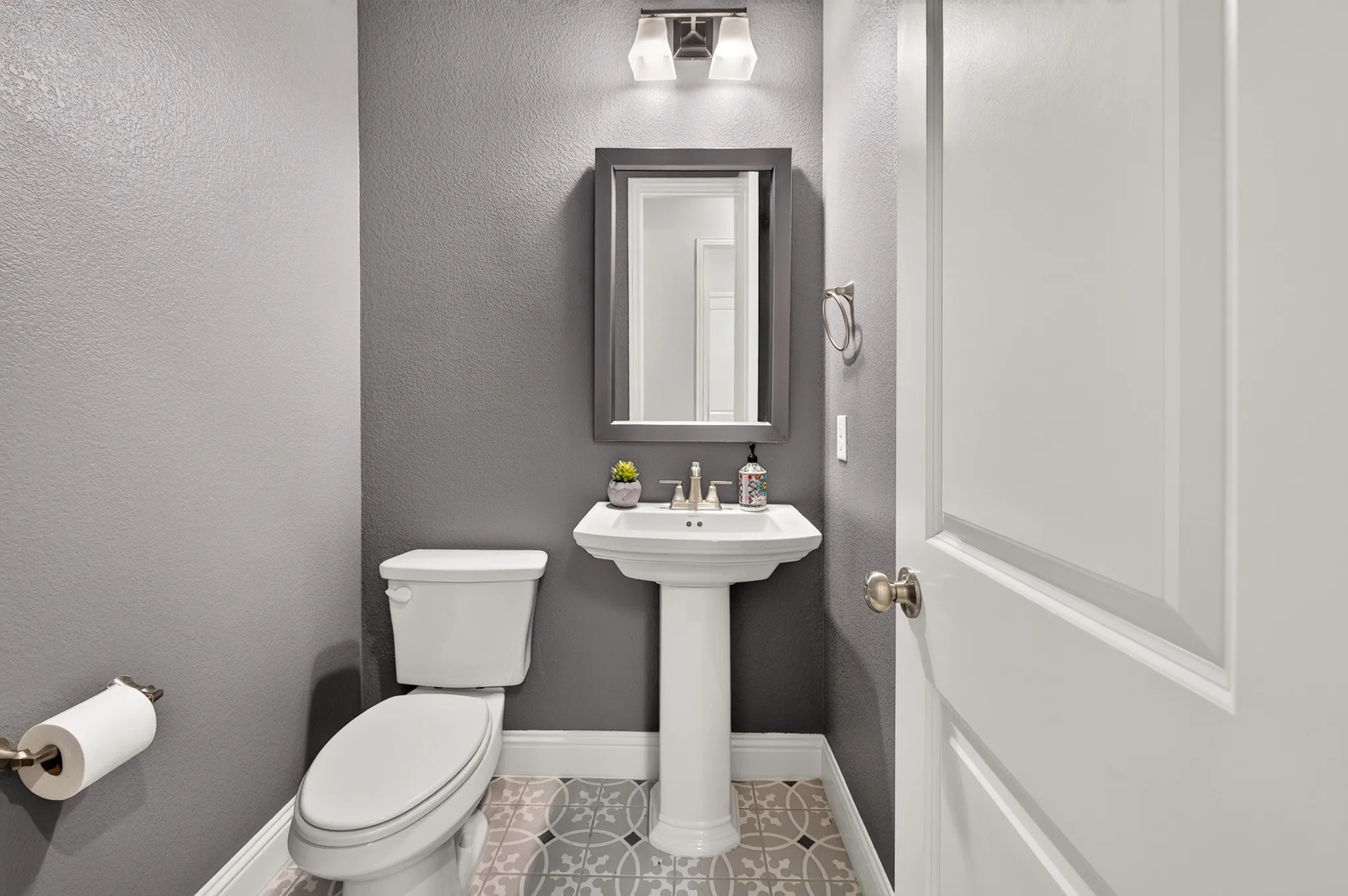 Single Family Residence For Sale in Denton County , 2937 Darcy, The Colony, Texas 75056, 3 Bedroom, 3 Bathroom, 2 Garage spaces, 2,236 Sqft, built in 2020, mls#21377586, Real Estate Agent in The Colony, Homes For Sale in Denton county, Homes For Sale in The Colony, Realtor in The Colony Texas, Real Estate Brokerage Independent Realty Texas, Luminita Cordes Realtor
