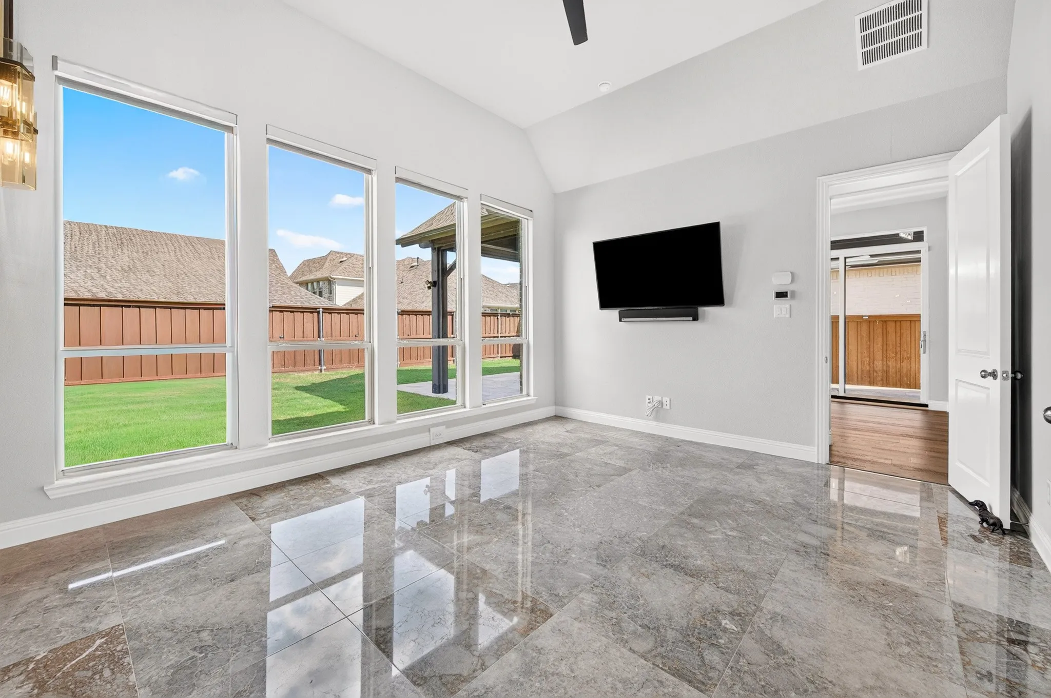 Single Family Residence For Sale in Denton County , 2937 Darcy, The Colony, Texas 75056, 3 Bedroom, 3 Bathroom, 2 Garage spaces, 2,236 Sqft, built in 2020, mls#21377586, Real Estate Agent in The Colony, Homes For Sale in Denton county, Homes For Sale in The Colony, Realtor in The Colony Texas, Real Estate Brokerage Independent Realty Texas, Luminita Cordes Realtor