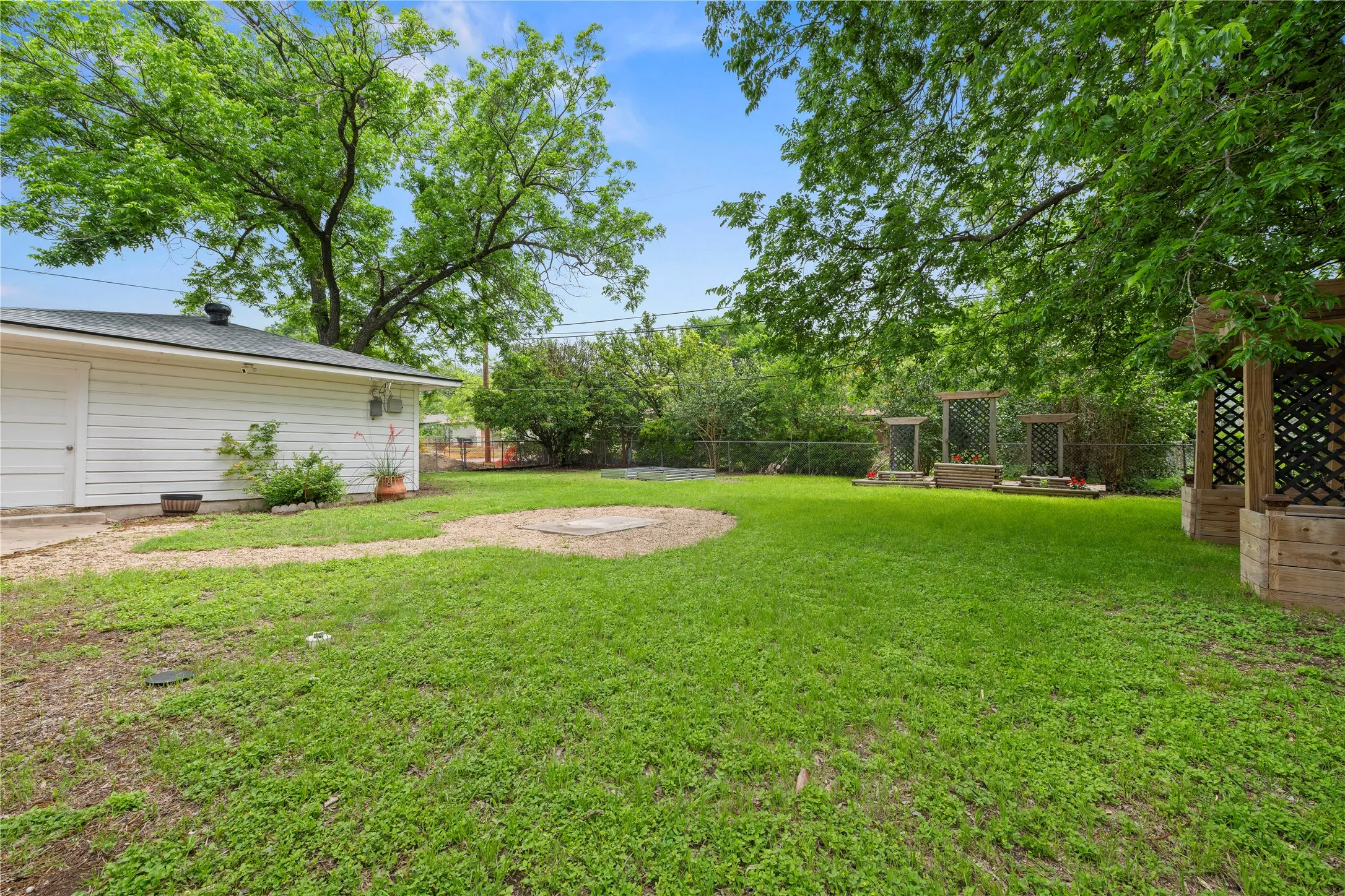 Single Family Residence For Sale in Bell County , 1803 S 15th Street, Temple, Texas 76504, 3 Bedroom, 2 Bathroom, 2 Garage spaces, 1,758 Sqft, built in 1954, mls#21404087, Real Estate Agent in Temple, Homes For Sale in Bell county, Homes For Sale in Temple, Realtor in Temple Texas, Real Estate Brokerage Independent Realty Texas, Luminita Cordes Realtor