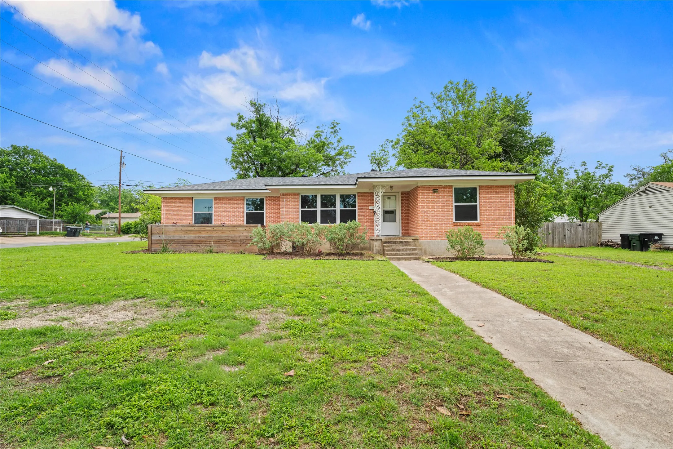 Single Family Residence For Sale in Bell County , 1803 S 15th Street, Temple, Texas 76504, 3 Bedroom, 2 Bathroom, 2 Garage spaces, 1,758 Sqft, built in 1954, mls#21404087, Real Estate Agent in Temple, Homes For Sale in Bell county, Homes For Sale in Temple, Realtor in Temple Texas, Real Estate Brokerage Independent Realty Texas, Luminita Cordes Realtor