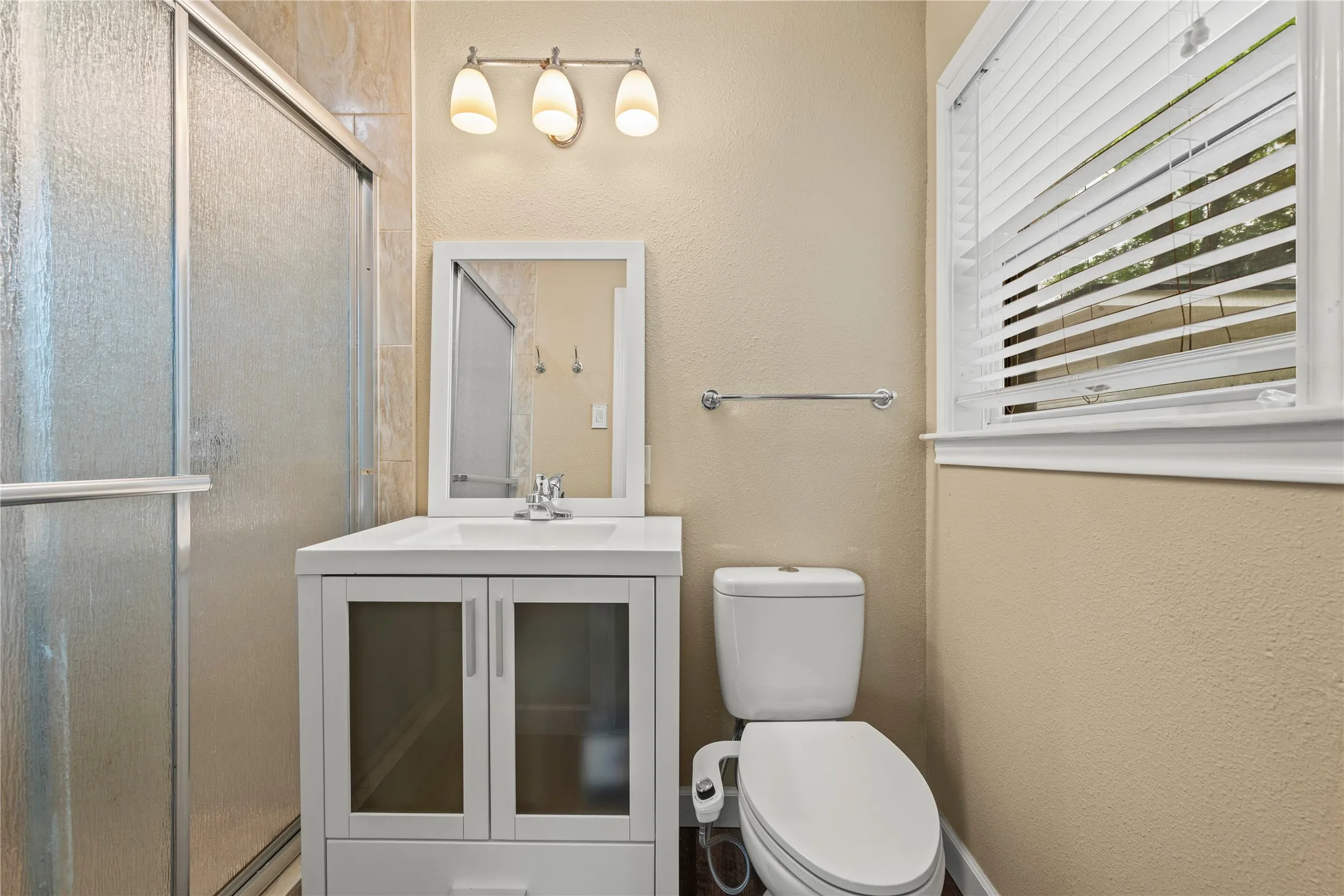 Single Family Residence For Sale in Bell County , 1803 S 15th Street, Temple, Texas 76504, 3 Bedroom, 2 Bathroom, 2 Garage spaces, 1,758 Sqft, built in 1954, mls#21404087, Real Estate Agent in Temple, Homes For Sale in Bell county, Homes For Sale in Temple, Realtor in Temple Texas, Real Estate Brokerage Independent Realty Texas, Luminita Cordes Realtor