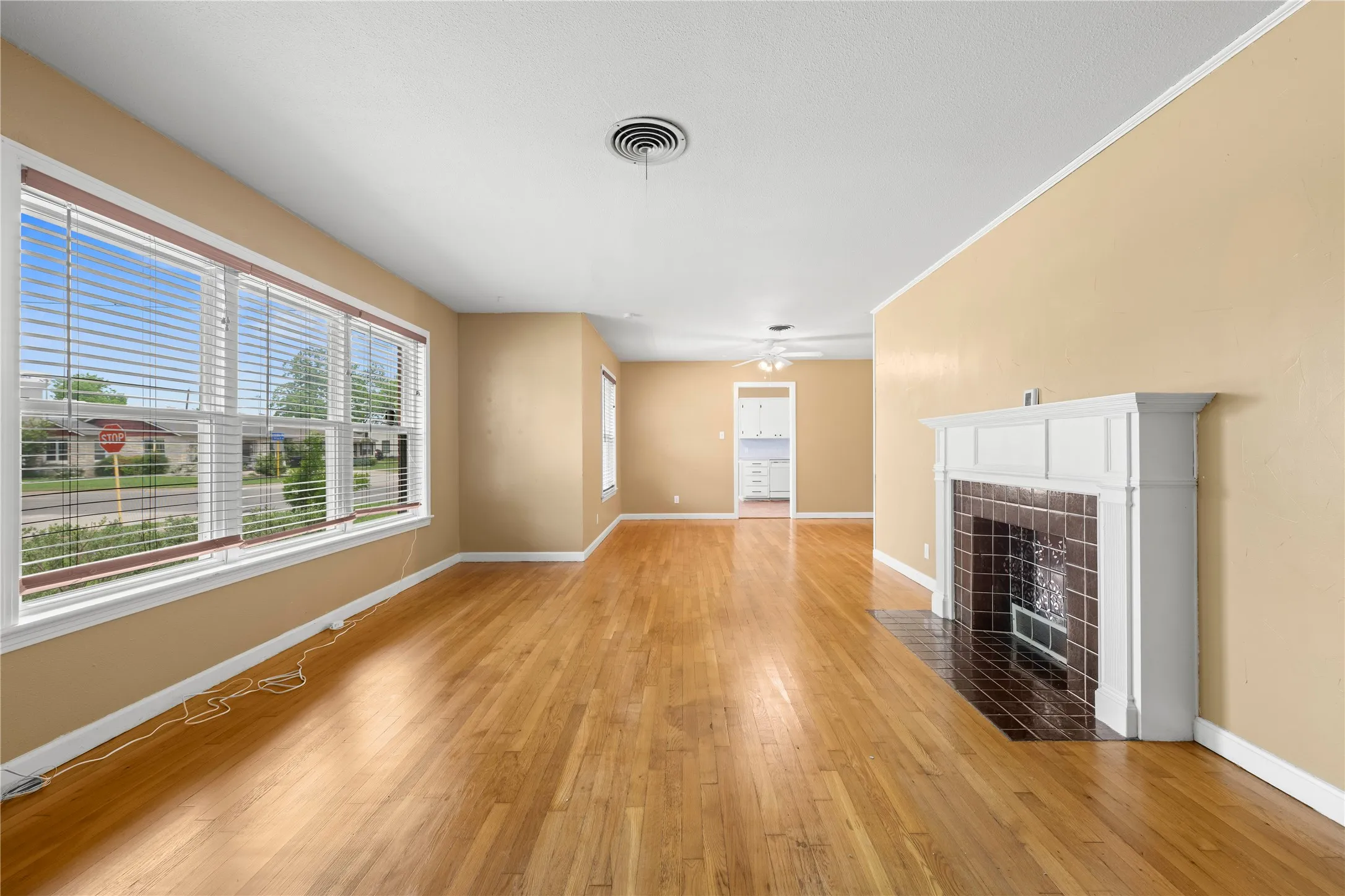 Single Family Residence For Sale in Bell County , 1803 S 15th Street, Temple, Texas 76504, 3 Bedroom, 2 Bathroom, 2 Garage spaces, 1,758 Sqft, built in 1954, mls#21404087, Real Estate Agent in Temple, Homes For Sale in Bell county, Homes For Sale in Temple, Realtor in Temple Texas, Real Estate Brokerage Independent Realty Texas, Luminita Cordes Realtor