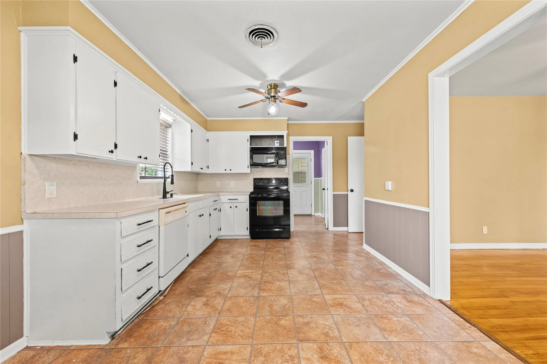 Single Family Residence For Sale in Bell County , 1803 S 15th Street, Temple, Texas 76504, 3 Bedroom, 2 Bathroom, 2 Garage spaces, 1,758 Sqft, built in 1954, mls#21404087, Real Estate Agent in Temple, Homes For Sale in Bell county, Homes For Sale in Temple, Realtor in Temple Texas, Real Estate Brokerage Independent Realty Texas, Luminita Cordes Realtor