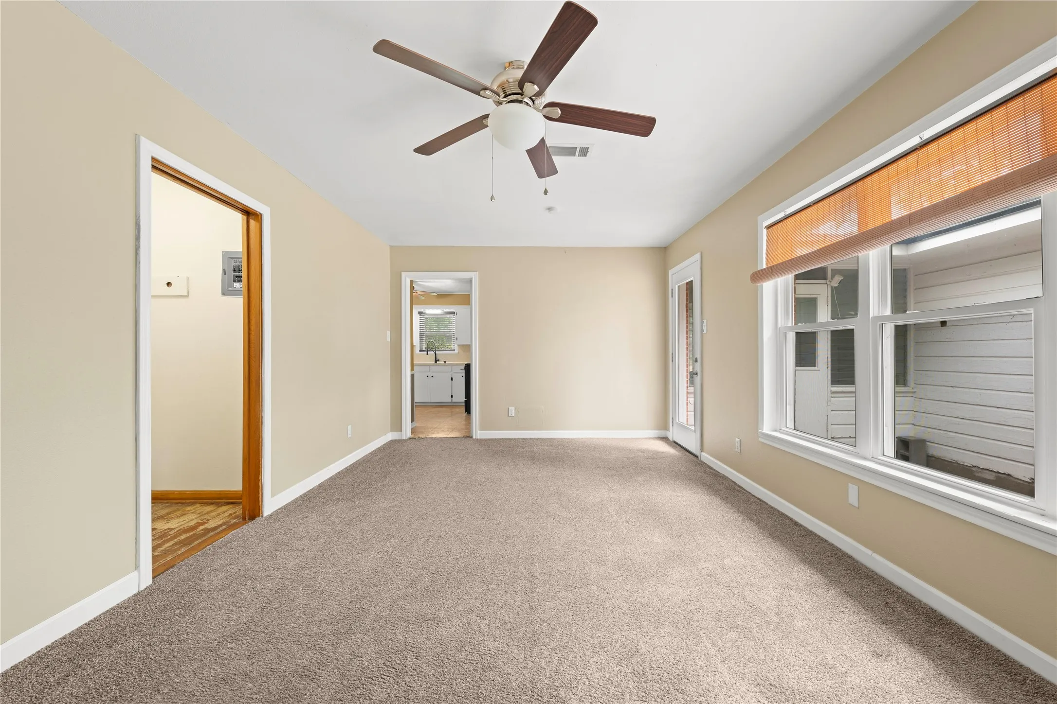 Single Family Residence For Sale in Bell County , 1803 S 15th Street, Temple, Texas 76504, 3 Bedroom, 2 Bathroom, 2 Garage spaces, 1,758 Sqft, built in 1954, mls#21404087, Real Estate Agent in Temple, Homes For Sale in Bell county, Homes For Sale in Temple, Realtor in Temple Texas, Real Estate Brokerage Independent Realty Texas, Luminita Cordes Realtor
